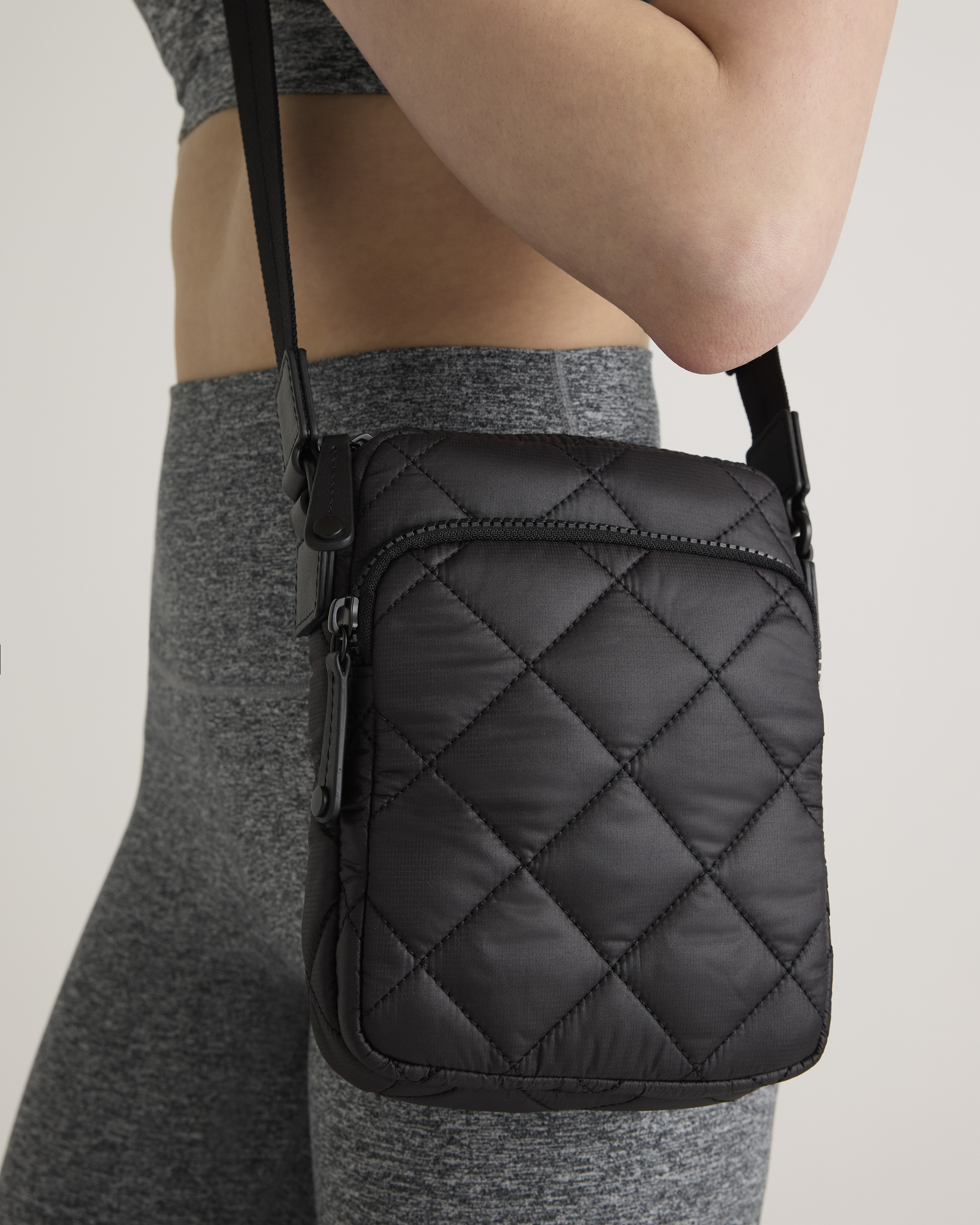 riu Enamel quilting phone bag ／black LIIN Black Genuine Leather Phone Bag – KIANNstudio