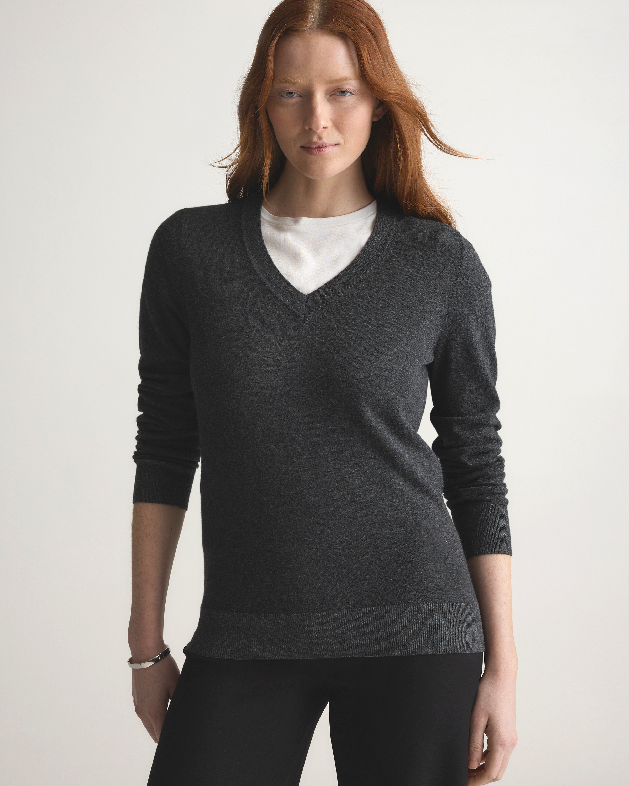 Lightweight Cotton Cashmere V-Neck Sweater in Heather Charcoal