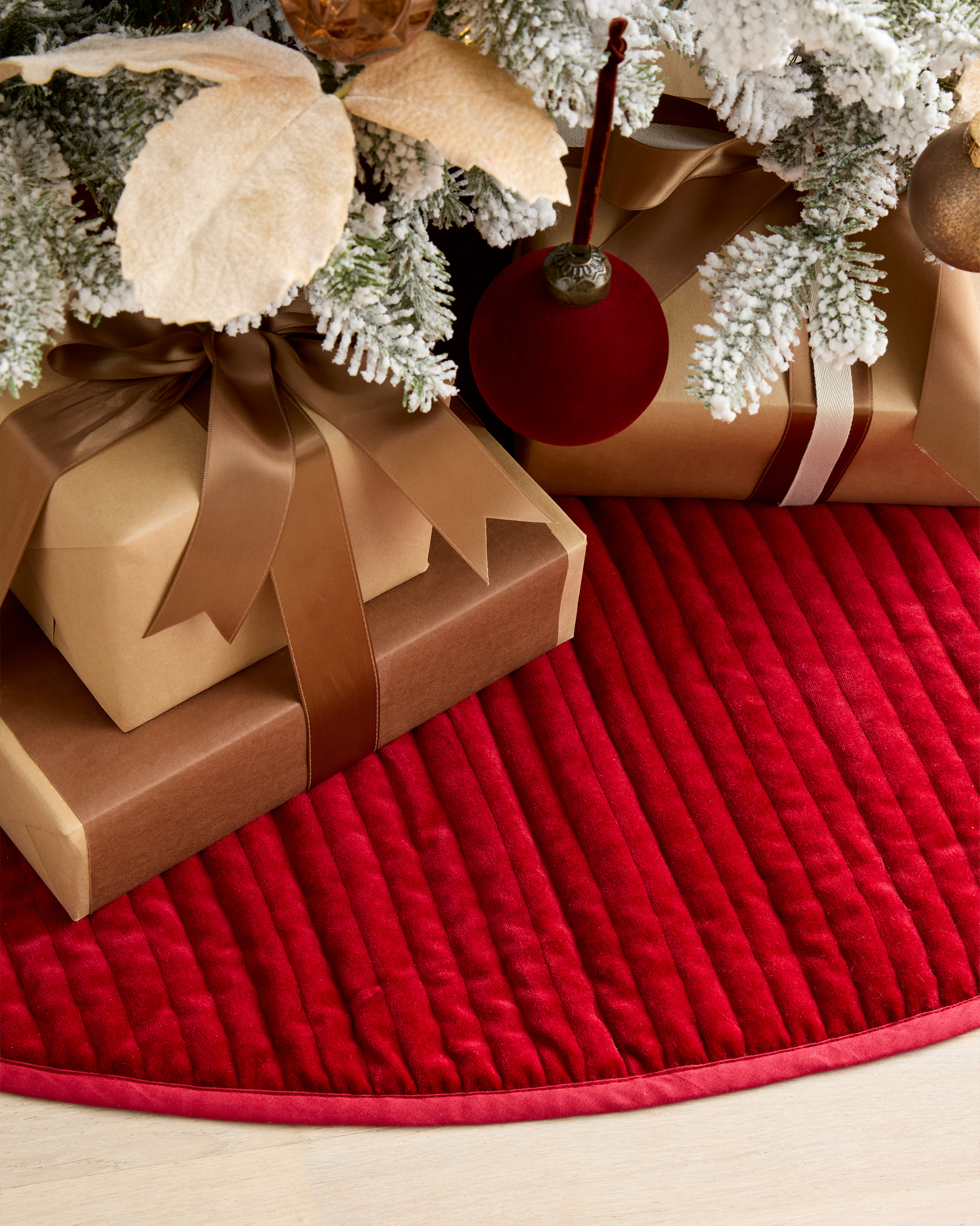 Quince Cotton Velvet Tree Skirt - Thumbnail 5