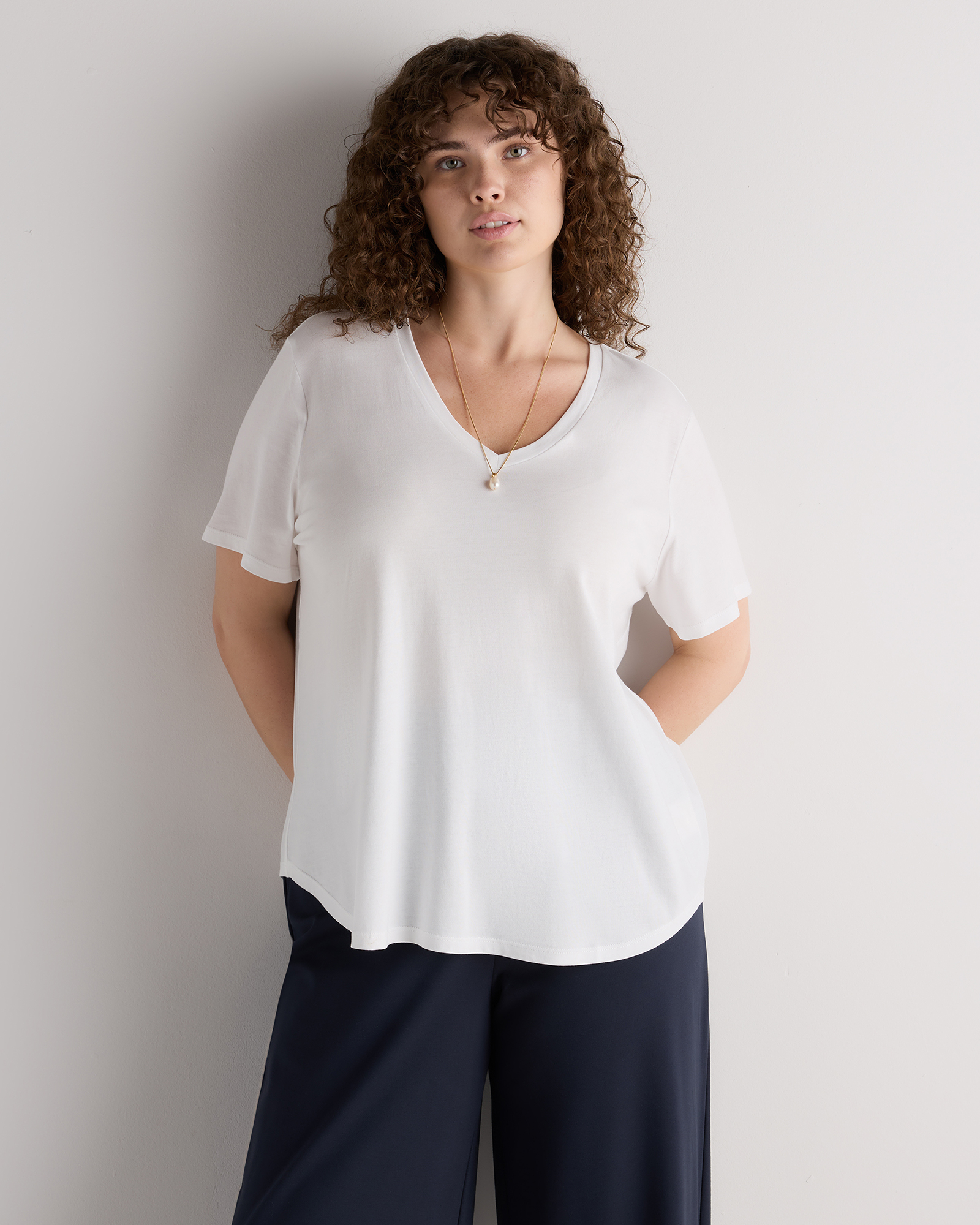 White T-shirt à encolure en V en coton et modal