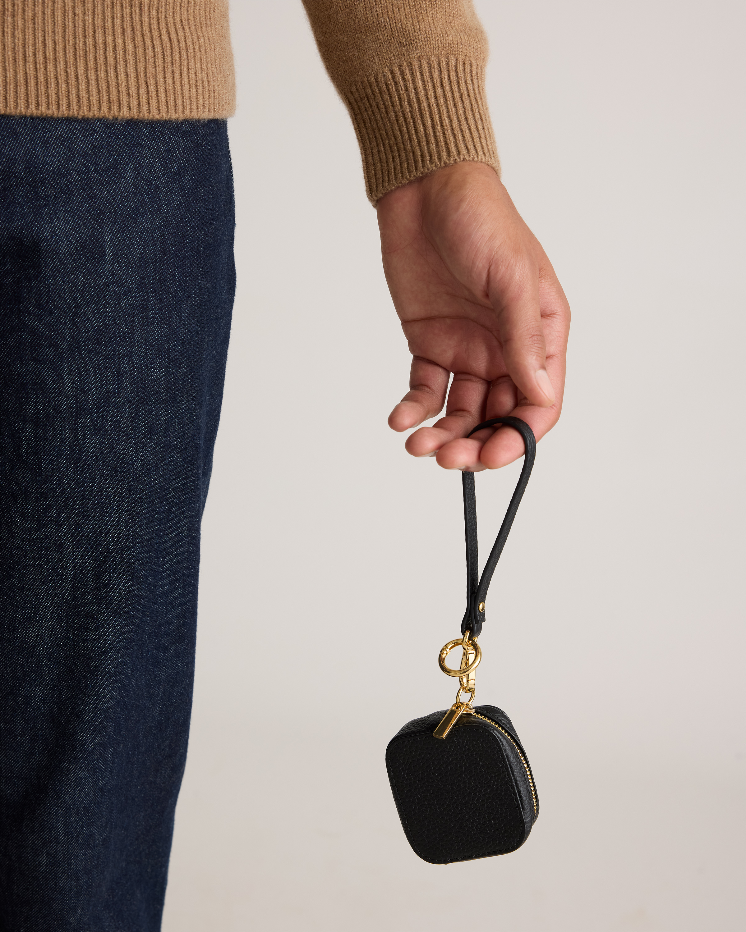 Quince AirPods Case - Thumbnail 2