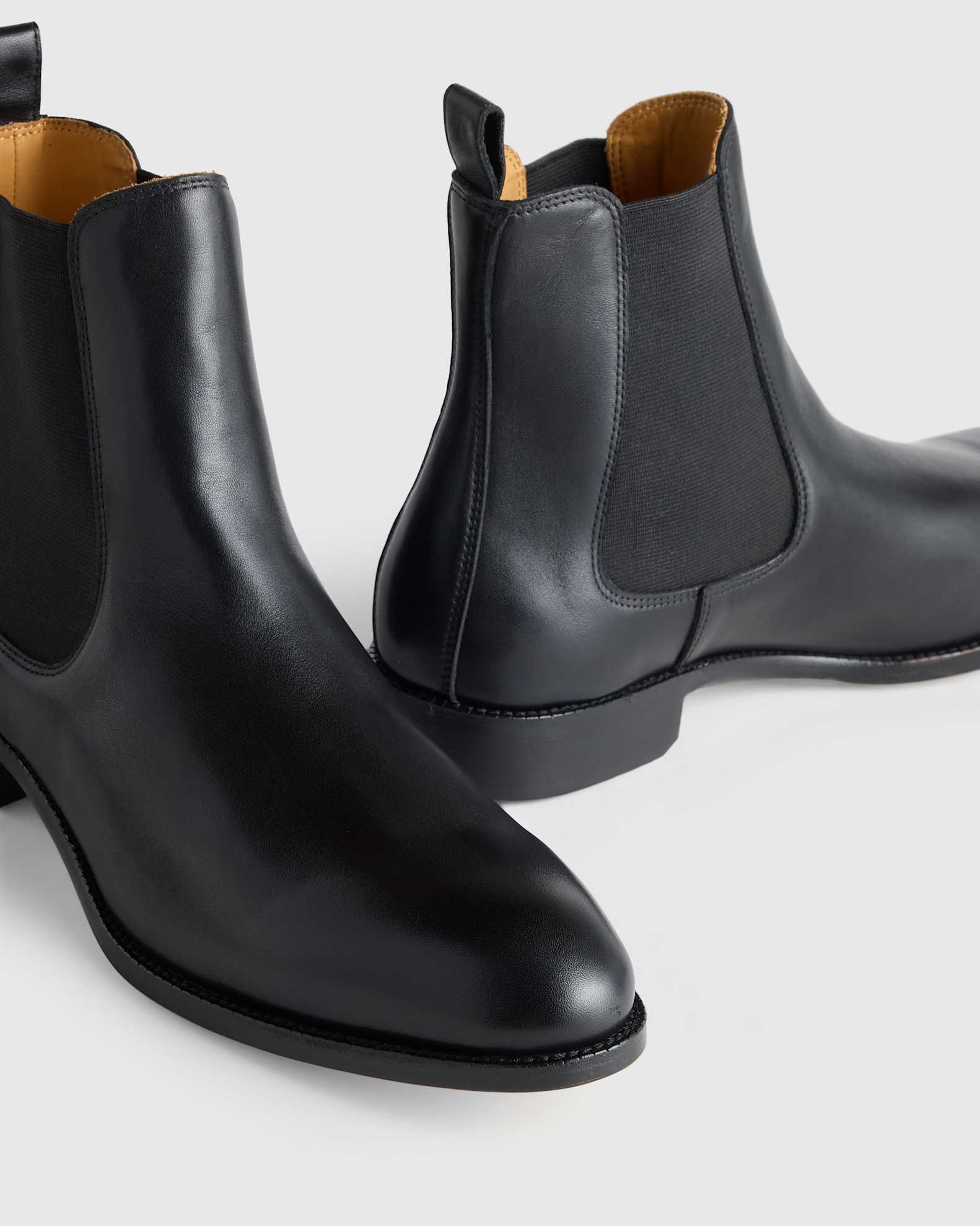 Men's Essential Leather Dress Chelsea Boot in Black | Quince Canada Men's Essential Leather Dress Chelsea Boot in Black | Quince Canada