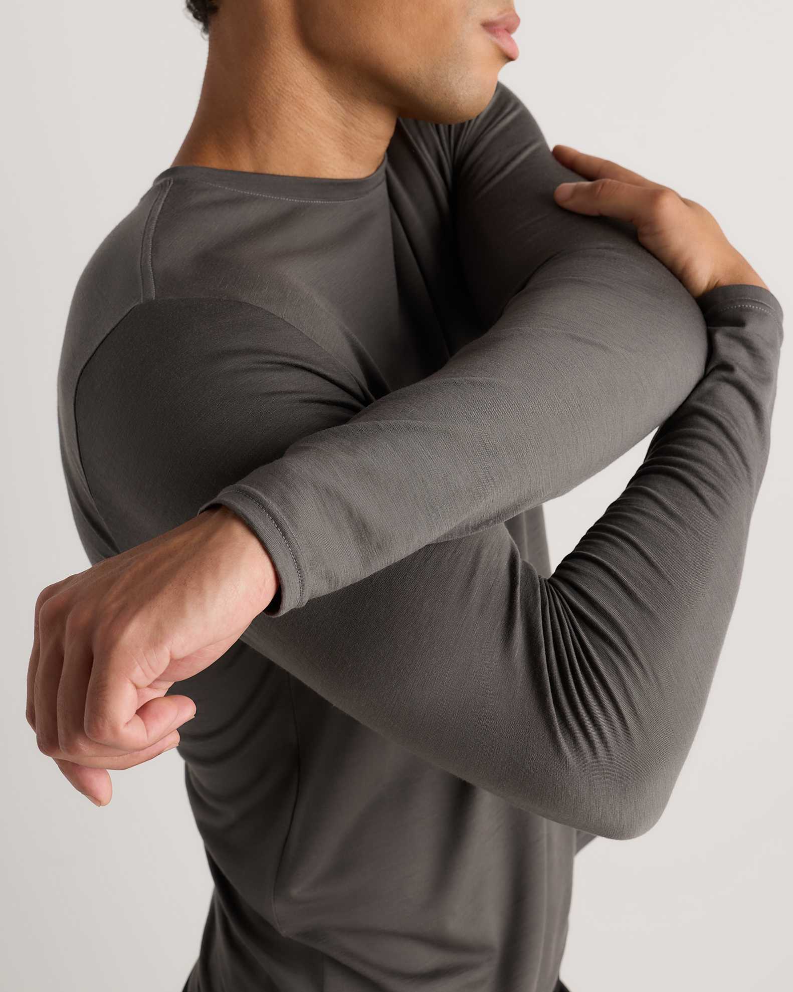 Smartwool Sous-couche classique en laine mérinos pour homme - Vans à manches longues et col rond (coupe ajustée), Marbre noir délavé, Moyen Smartwool Sous-couche classique en laine mérinos pour homme - Vans à manches longues et col rond (coupe ajustée), Marbre noir délavé, Moyen