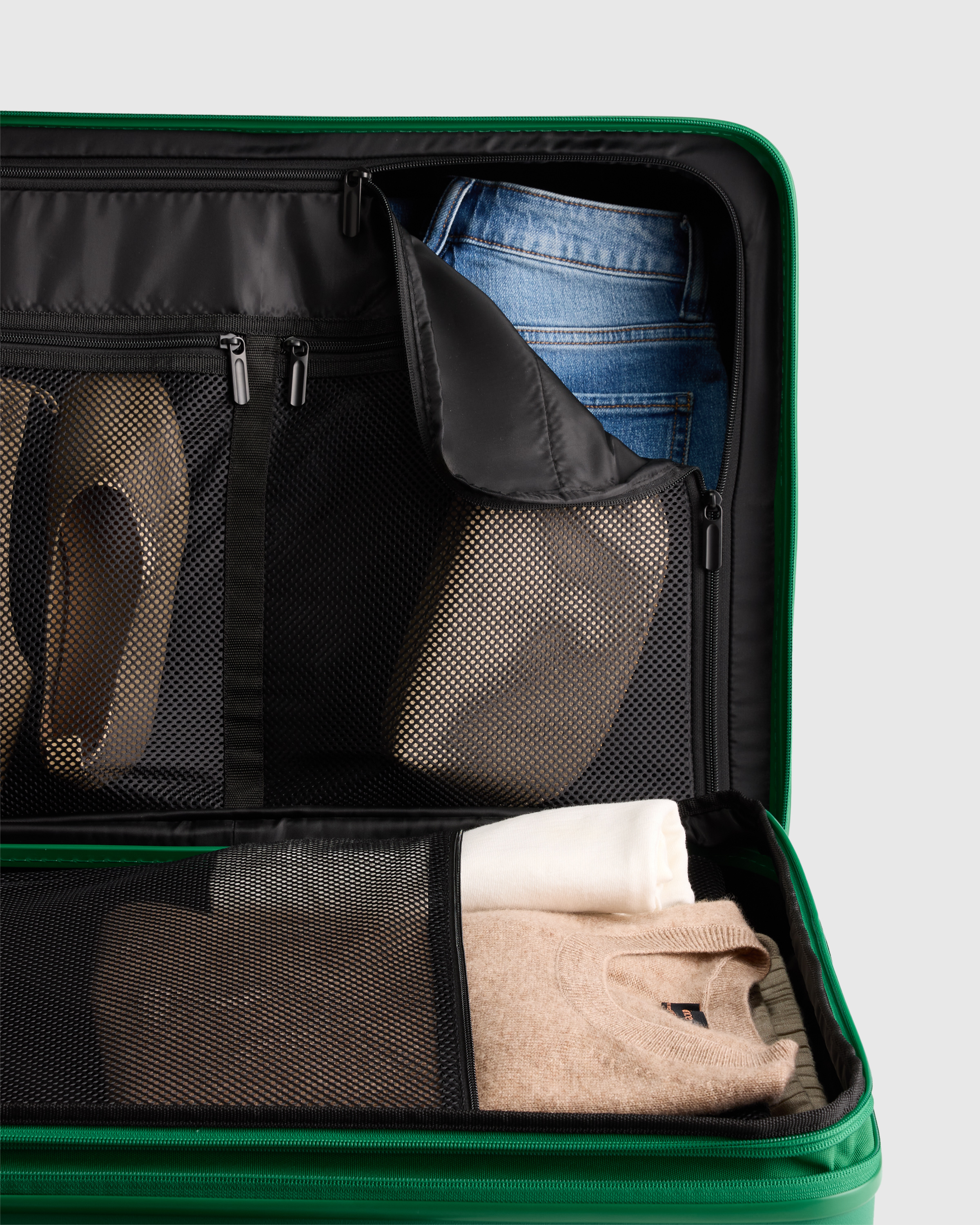 Expandable Medium Check-In Suitcase in Emerald Jungle