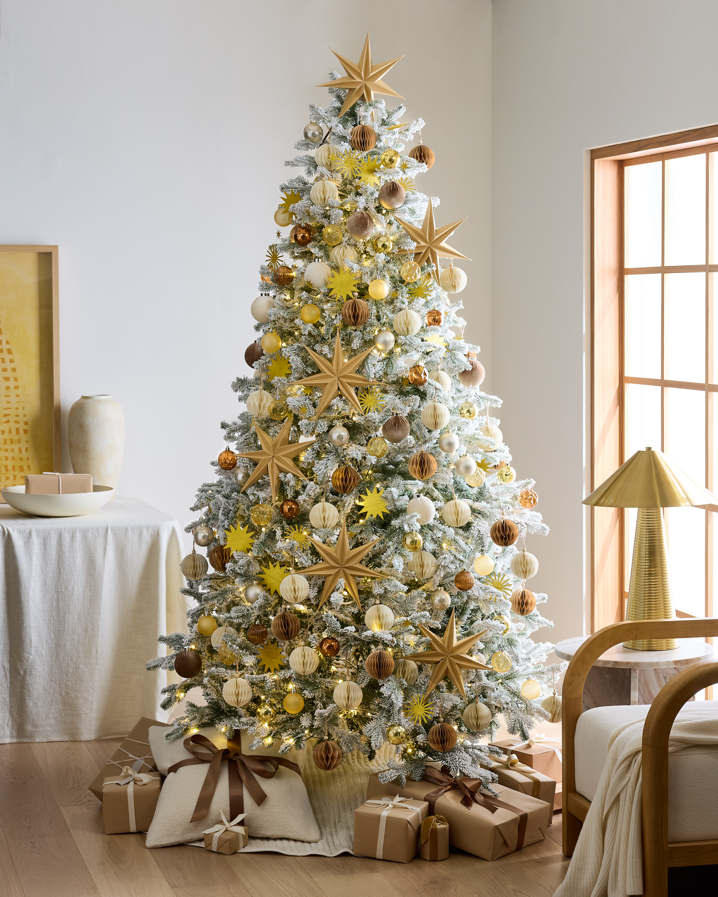 Frosted Fraser Fir Artificial Christmas Tree: Lit