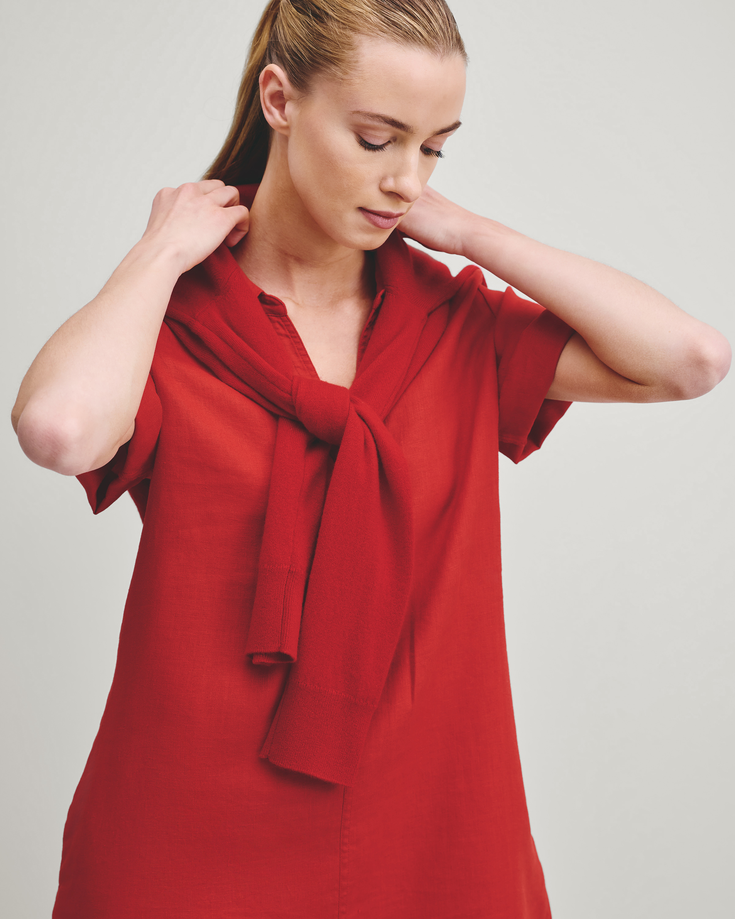 The Cashmere V-Neck Sweater in Varsity Red