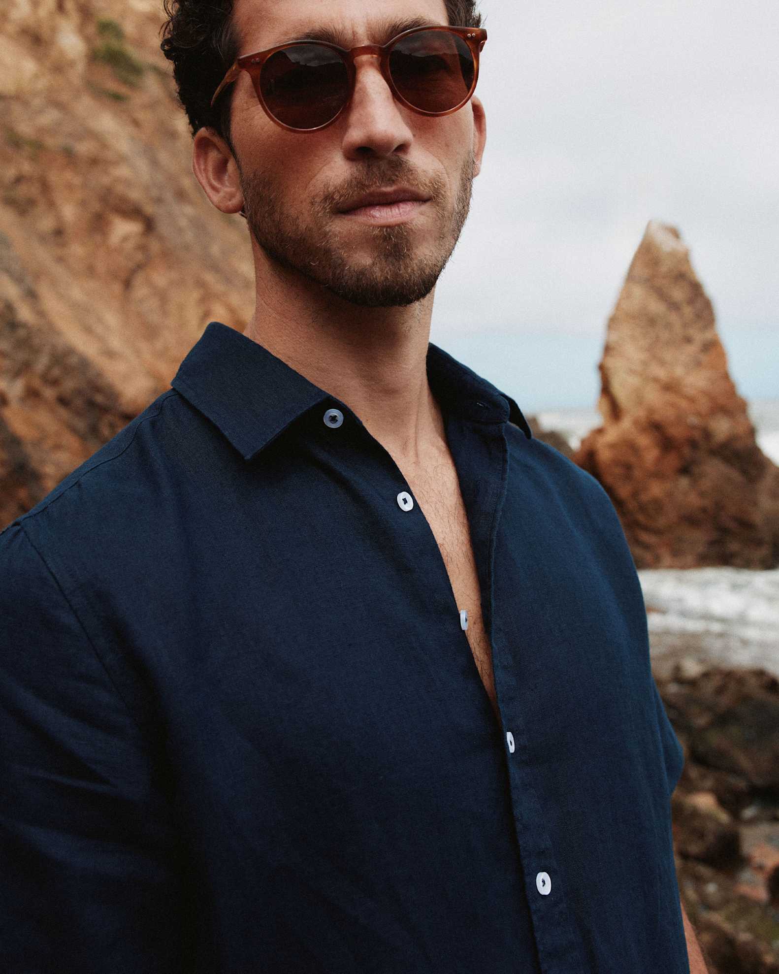 Men's 100% European Linen Relaxed Short Sleeve Shirt in Deep Navy, Size XS by Quince Men's 100% European Linen Relaxed Short Sleeve Shirt in Deep Navy, Size XS by Quince