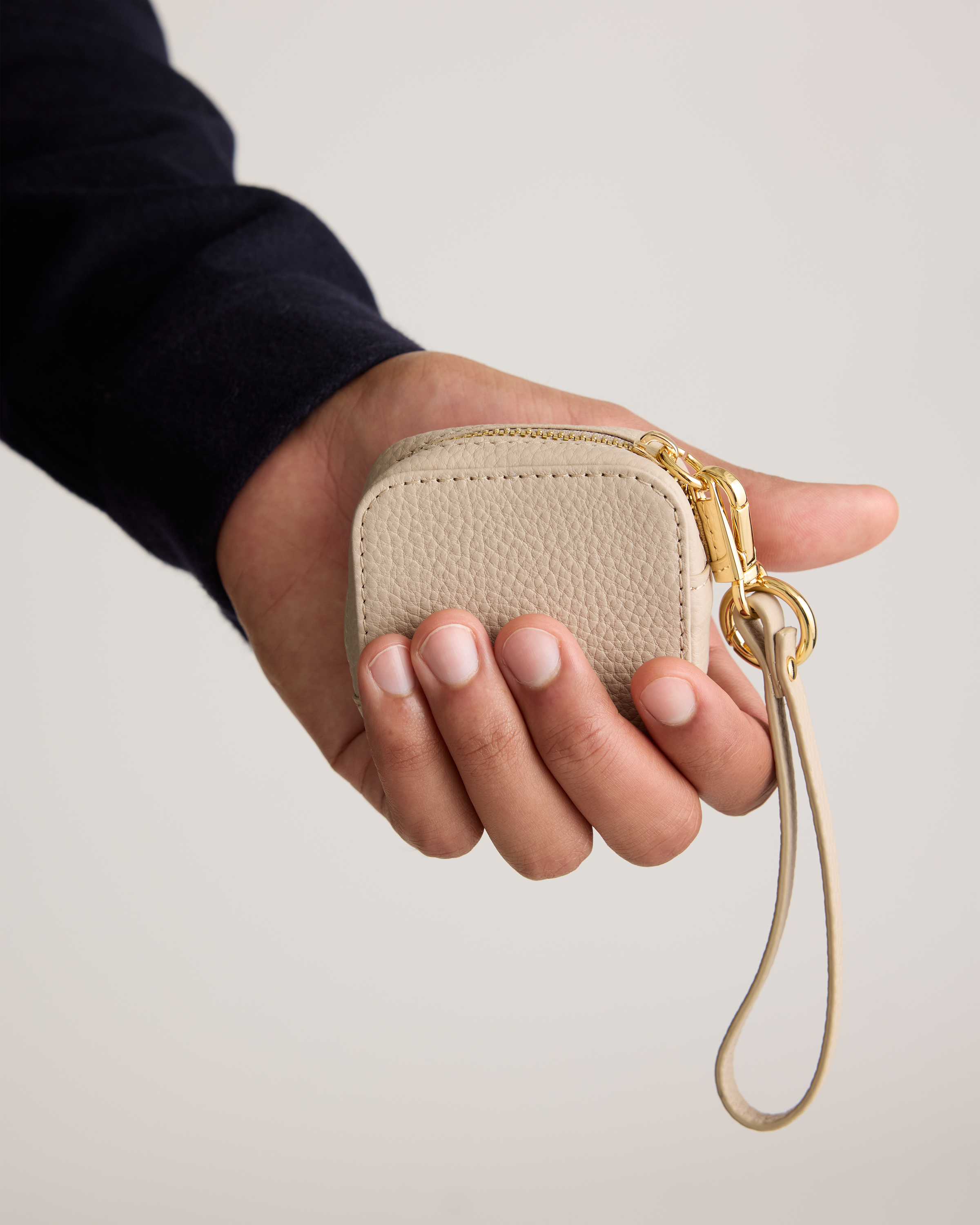 Quince AirPods Case - Thumbnail 2