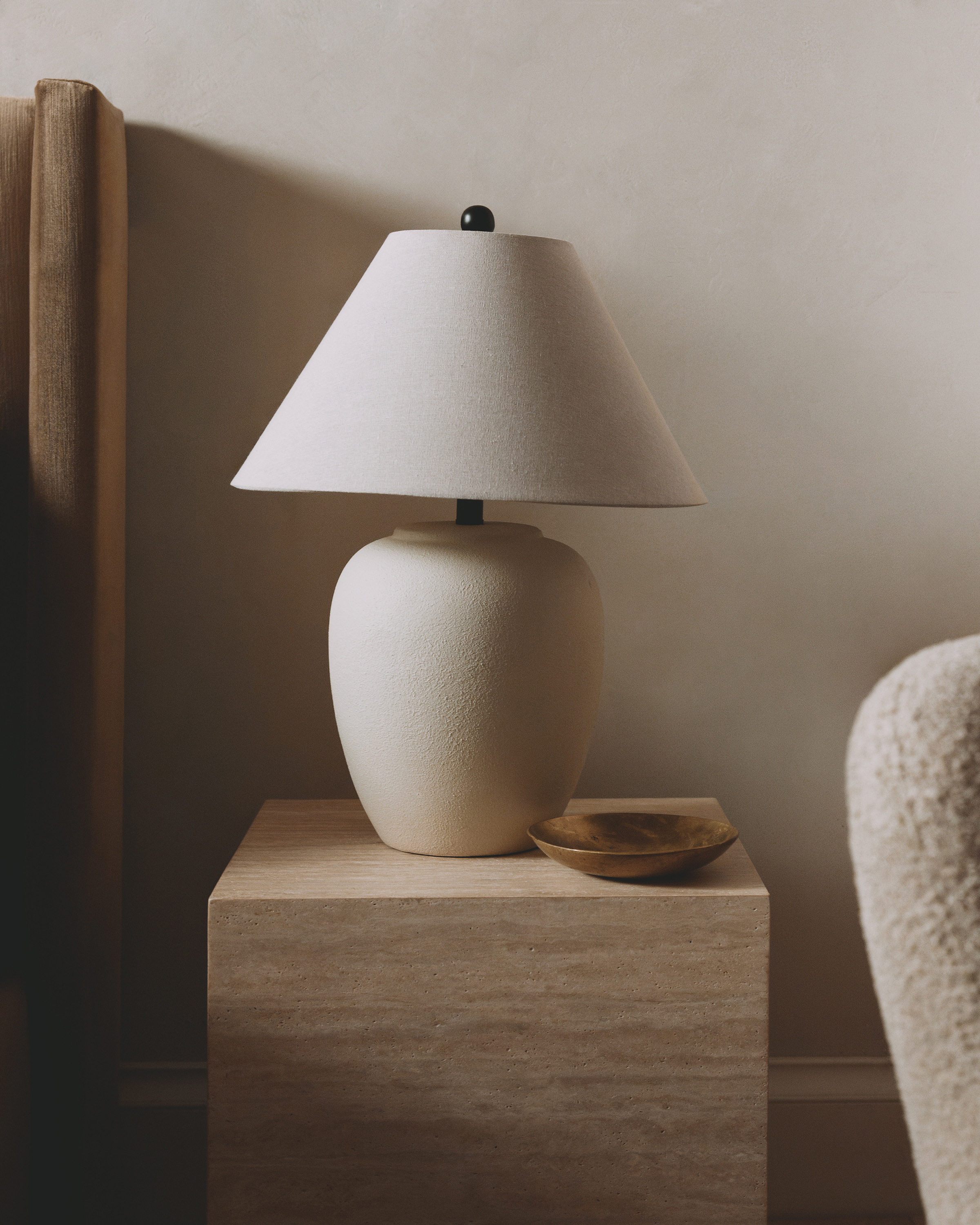 Heritage Ceramic Table lamp with linen shade - thumbnail 3