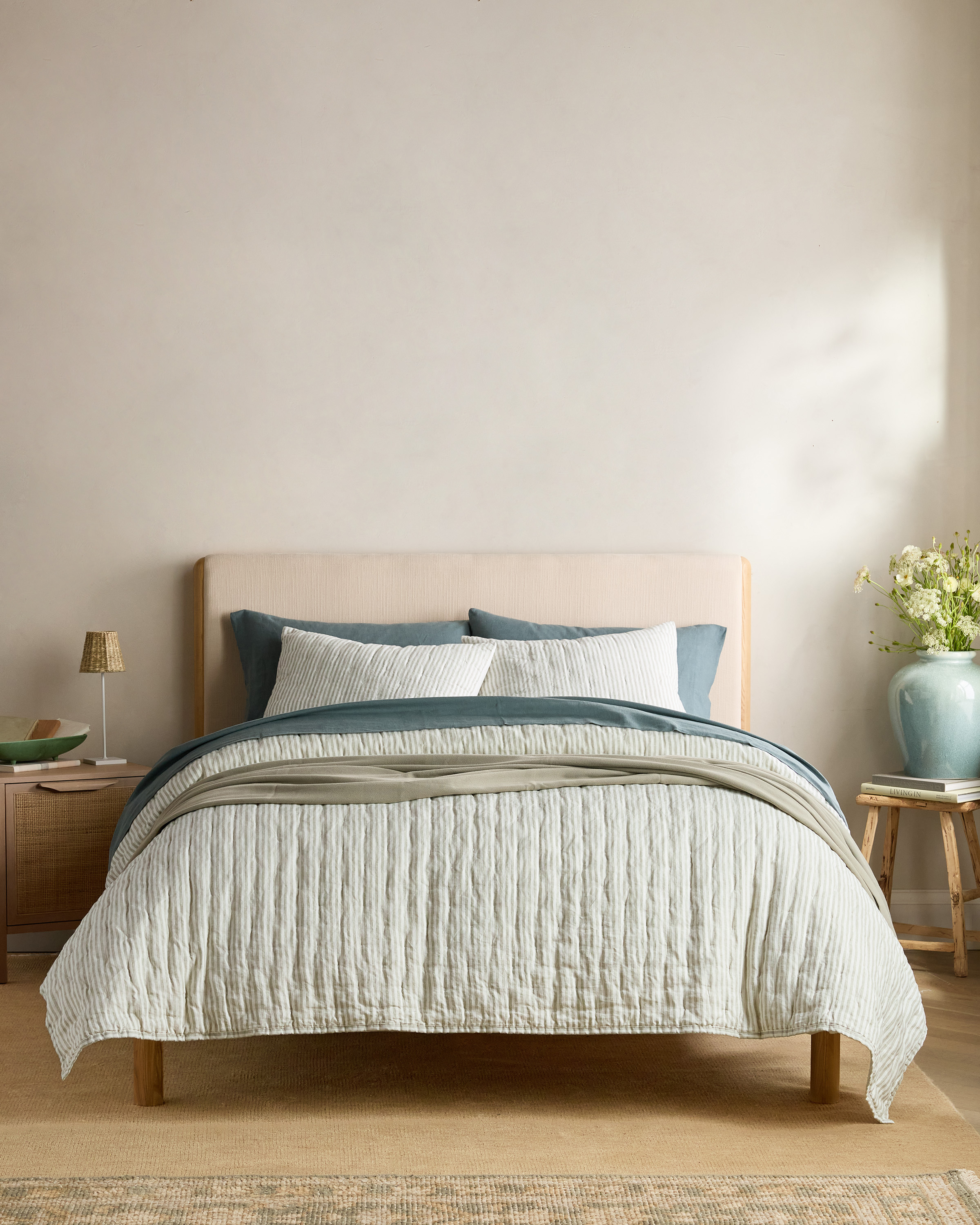 Willowleaf/White Stripe European Linen Patterned Quilt Set