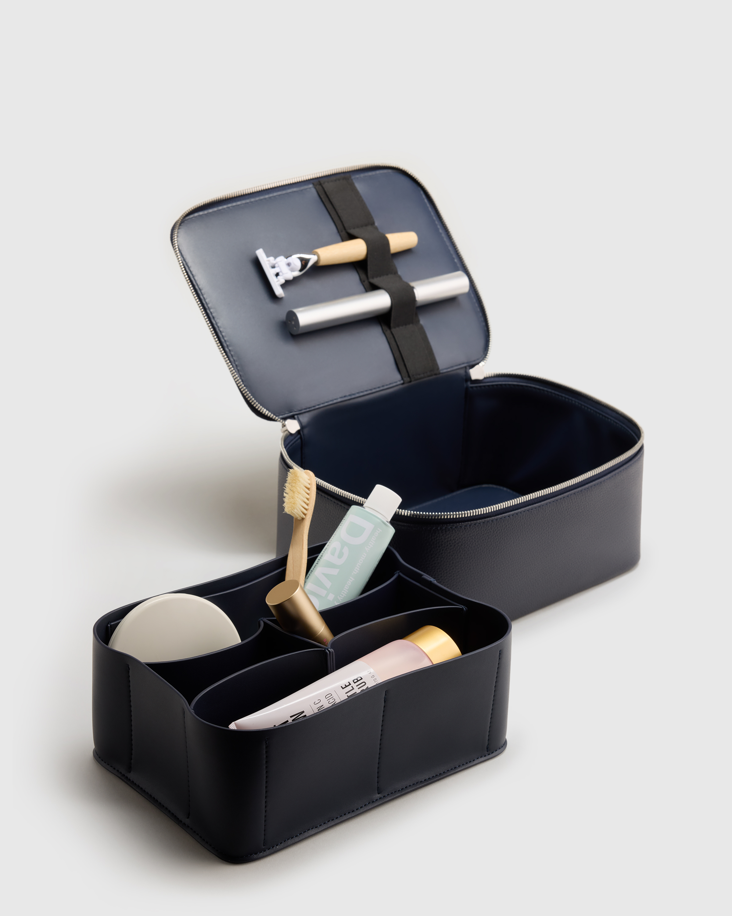 Italian Leather Travel Cosmetic CaItalian Leather Travel Cosmetic CaSE DEEP NAVY V1 45880 EDITED