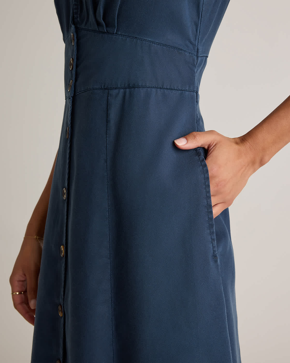 Quince Women's Vintage Wash Tencel Midi Dress, Button Front, A-Line, Eco-Friendly, Midnight Blue, Size Medium Quince Women's Vintage Wash Tencel Midi Dress, Button Front, A-Line, Eco-Friendly, Midnight Blue, Size Medium