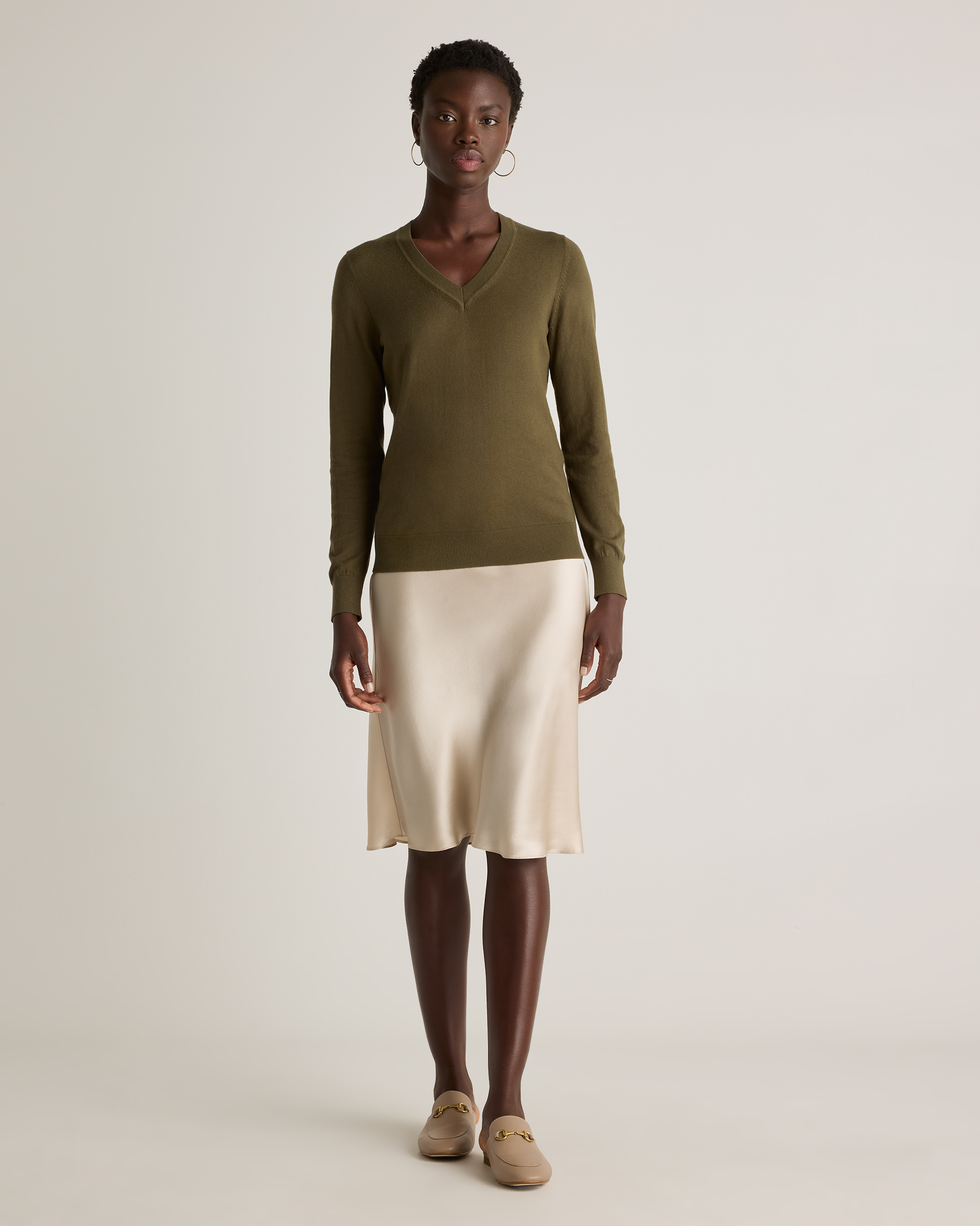 Lightweight Cotton Cashmere V-Neck Sweater in Olive