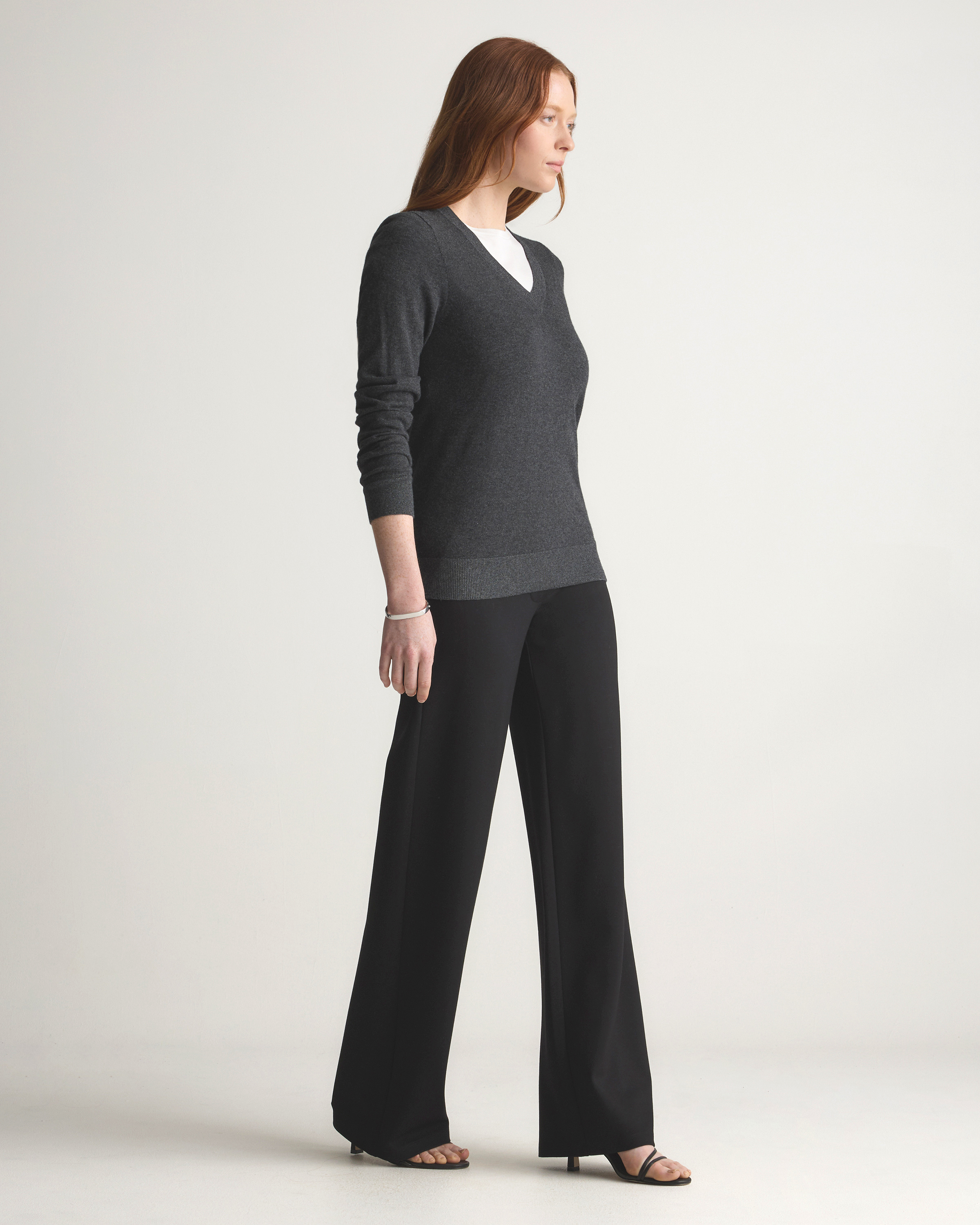 Lightweight Cotton Cashmere V-Neck Sweater in Heather Charcoal
