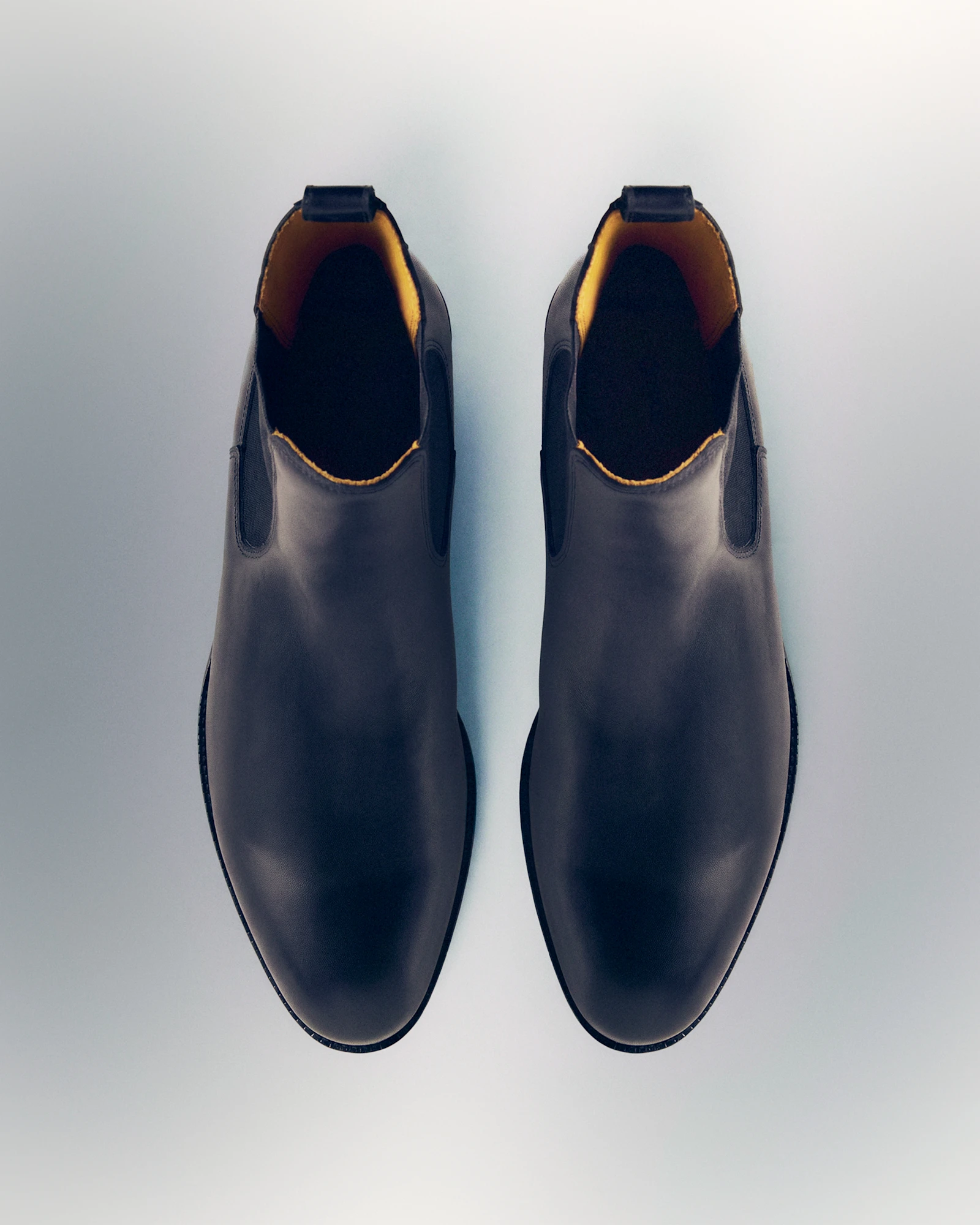 Men's Essential Leather Dress Chelsea Boot
