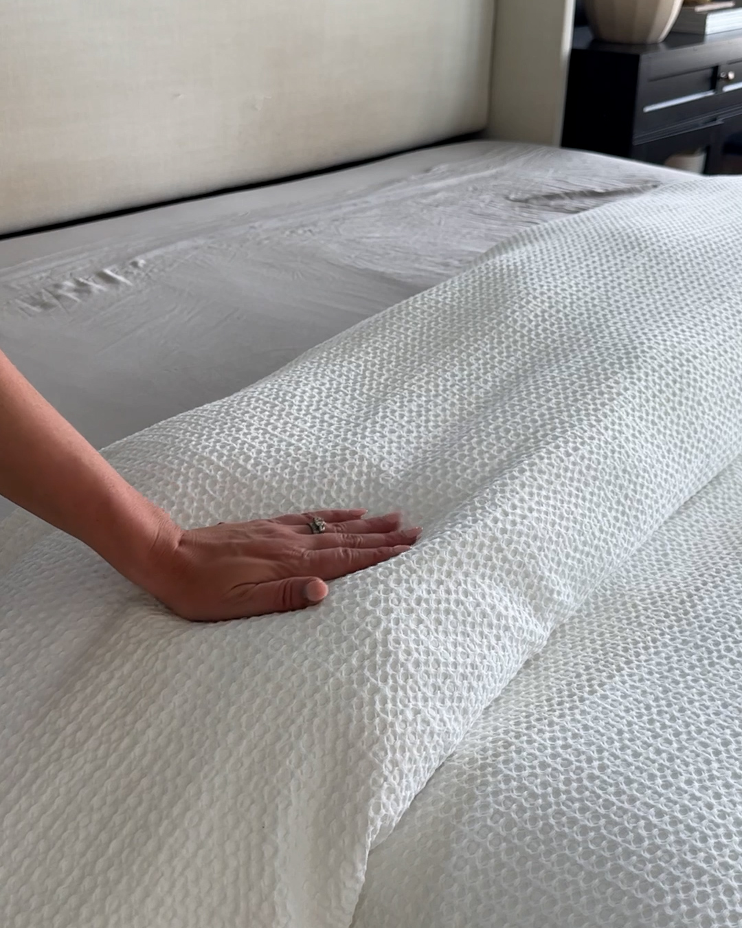 Organic Luxe Honeycomb Duvet Cover Set White Jennie Neathery 4x5 thumbnail (1)