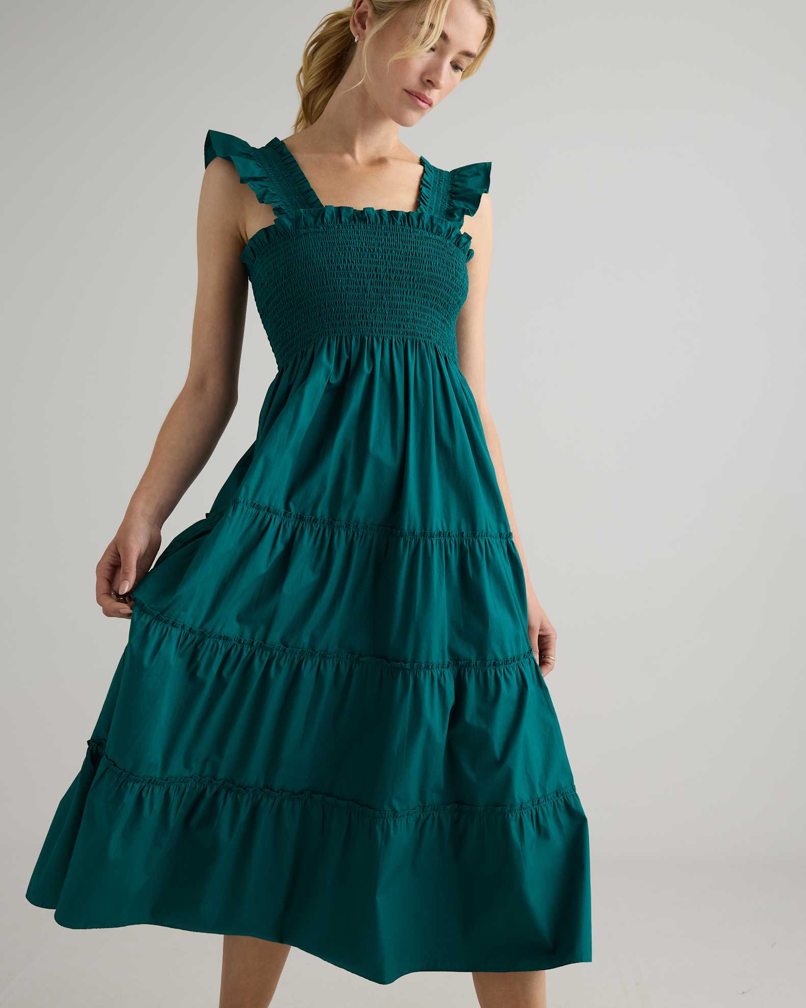 Quince Women's Poplin Smocked Midi Dress, Garden Green, Size Small - 100% Organic Cotton, A-line Cut, Ruffle Detailing Quince Women's Poplin Smocked Midi Dress, Garden Green, Size Small - 100% Organic Cotton, A-line Cut, Ruffle Detailing