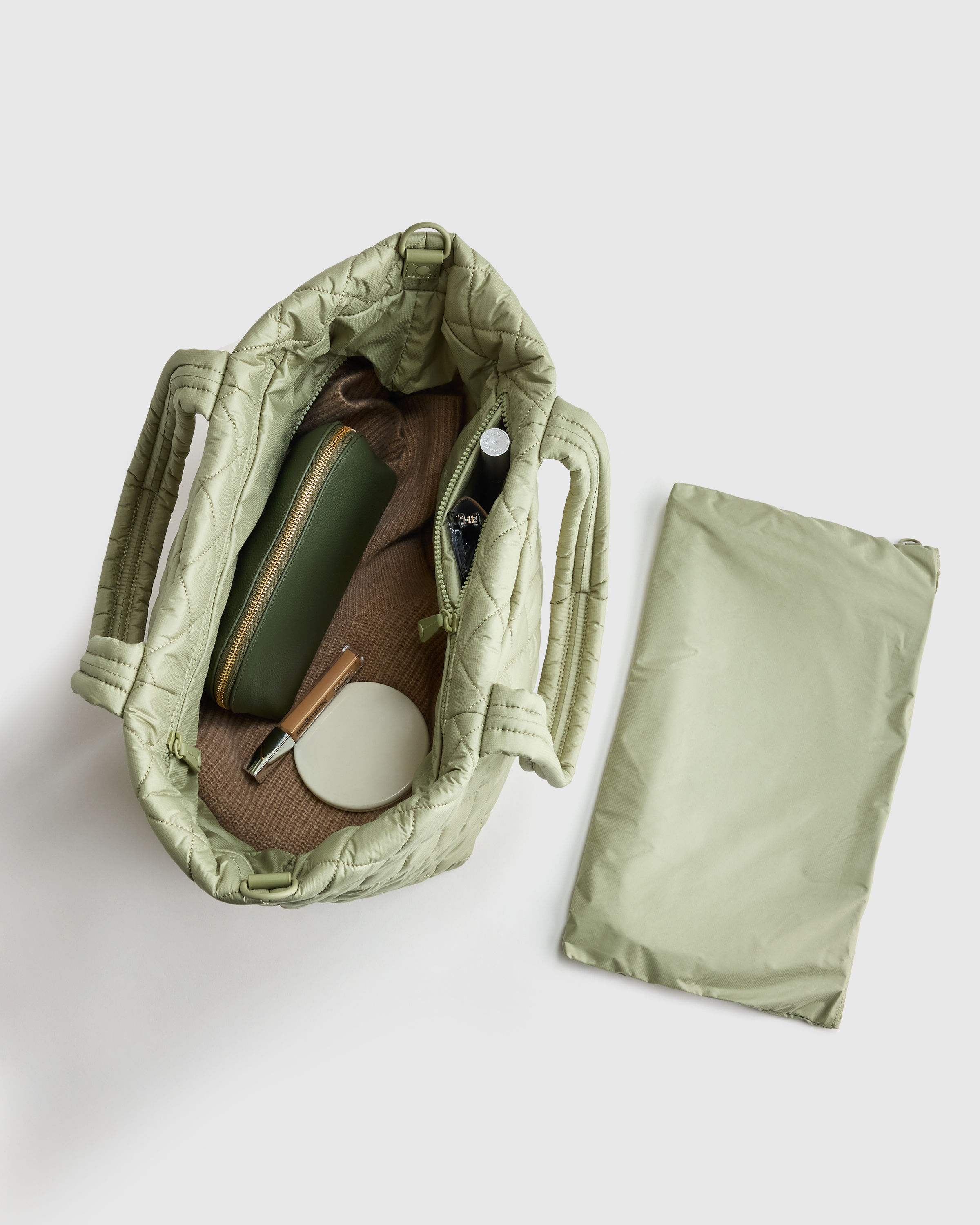 Transit Quilted Carry-All Tote in Tea Green