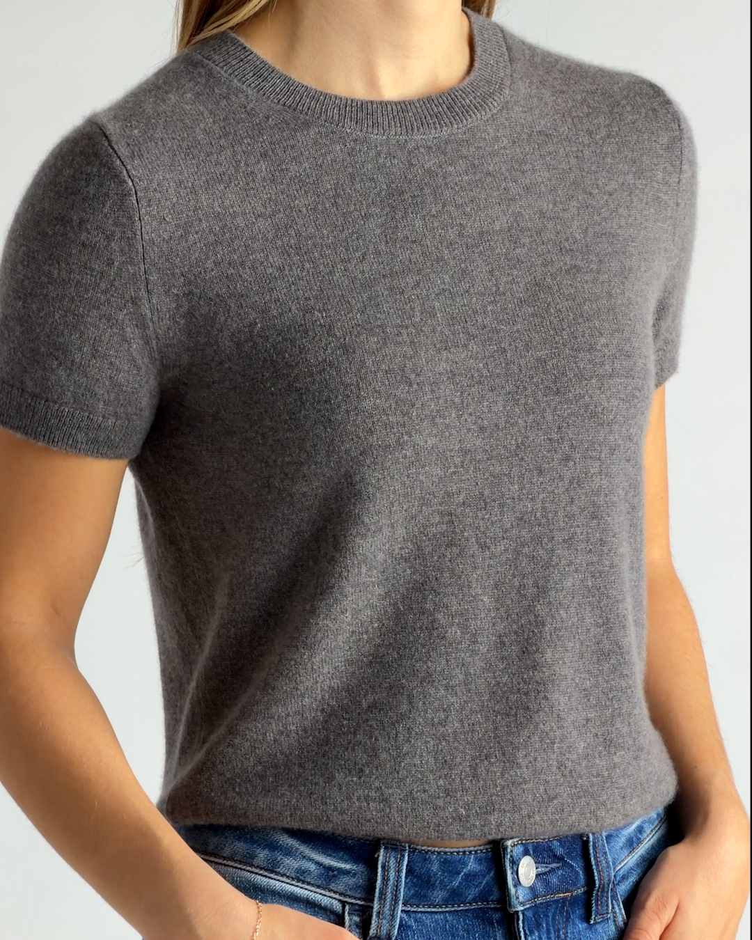 THUMB Women-s Mongolian Cashmere Tee Heather Grey 1.30 IH Shoot 4x5.00 00 01 05.Still001