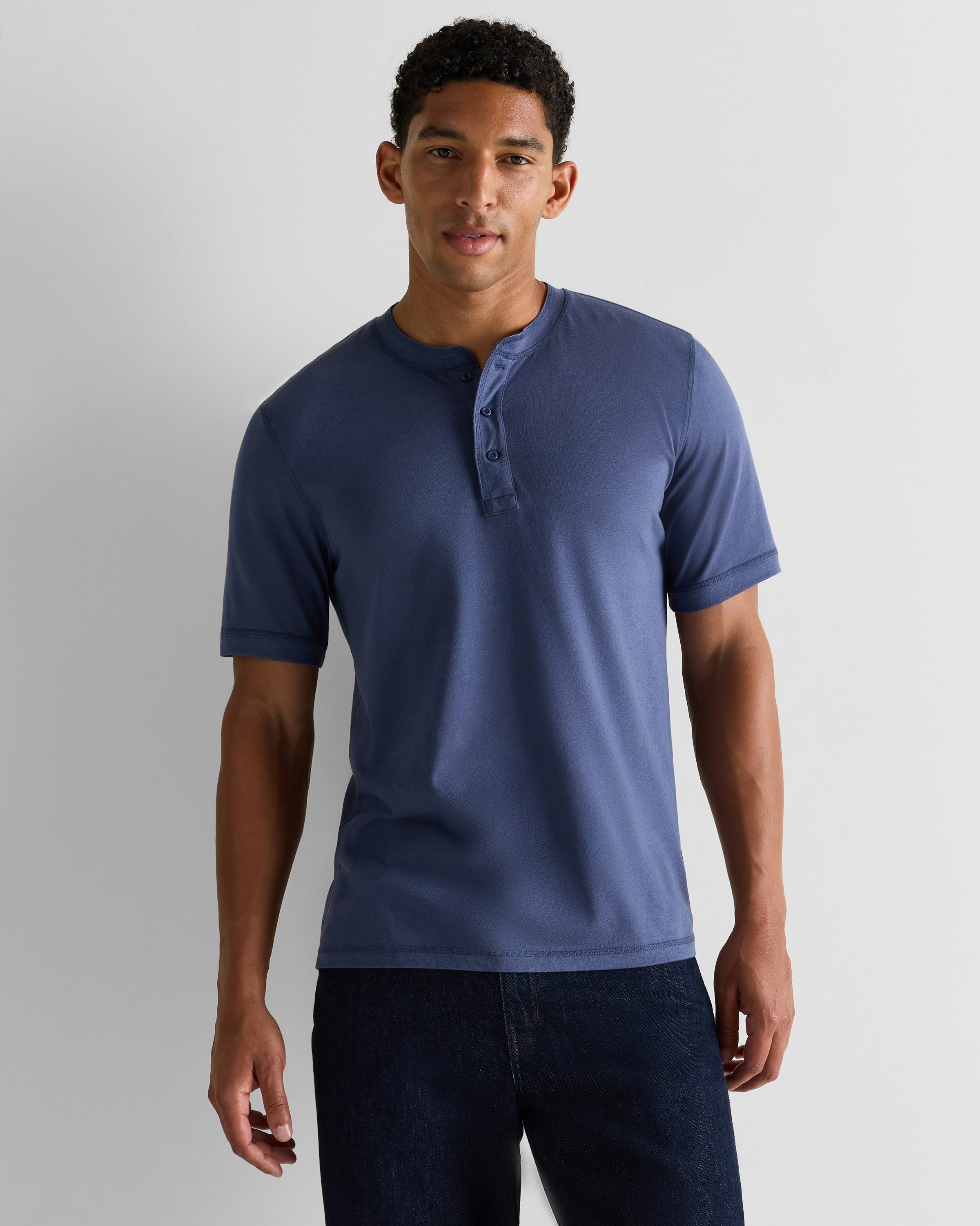 Storm Blue T-shirt Henley à manches courtes en coton et modal