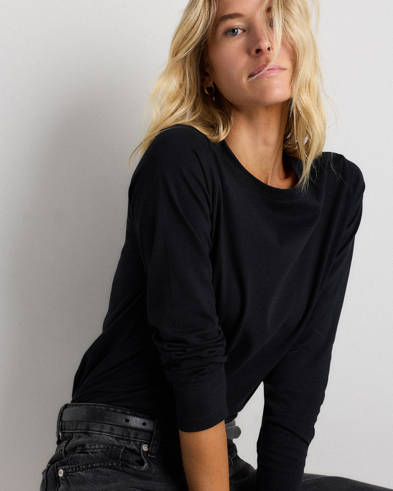 Women's 100% Organic Cotton Long Sleeve Swing Tee in True Black