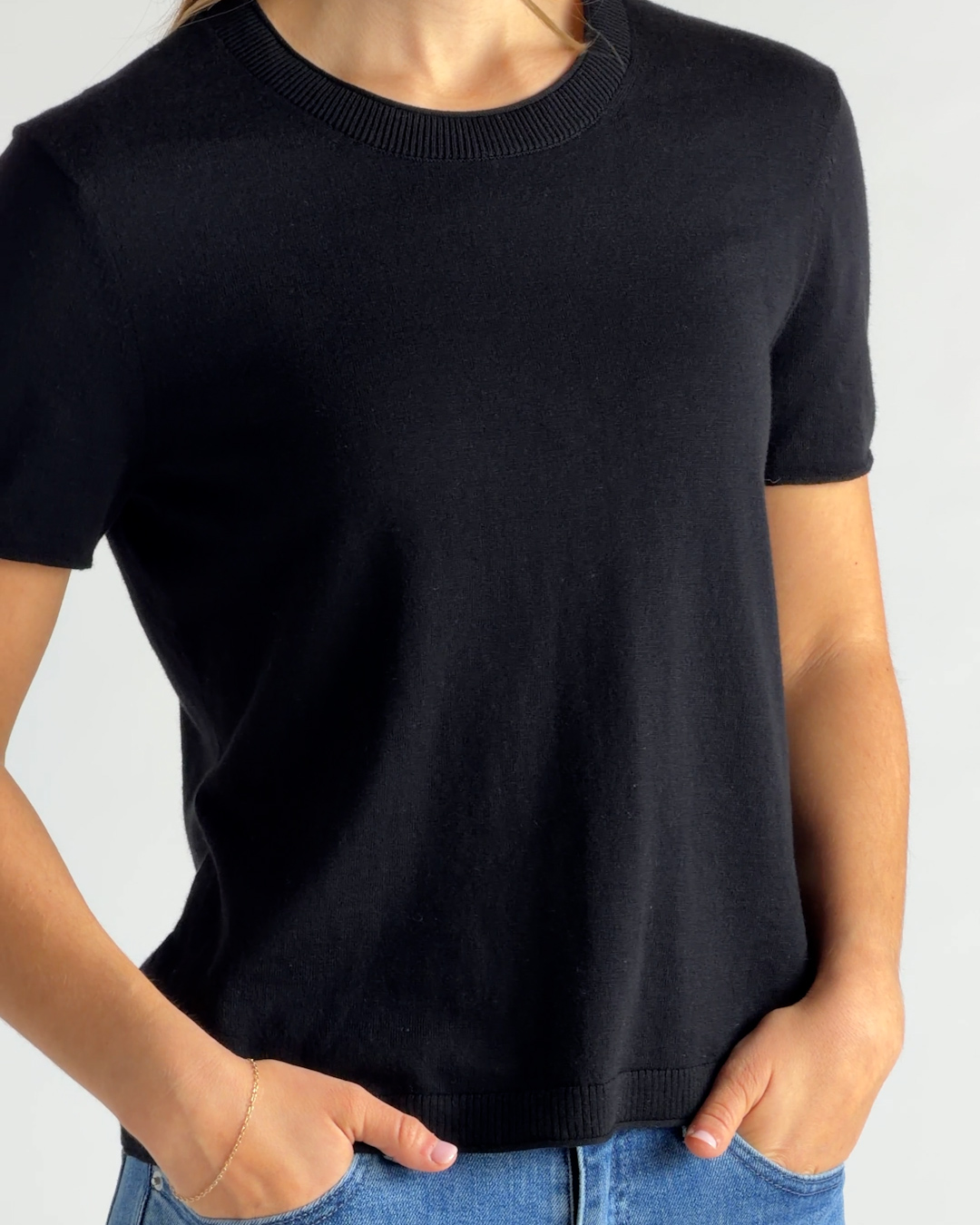 THUMB Women-s Lightweight Cotton Cashmere Relaxed Sweater Tee Black 1.30 IH Shoot 4x5.00 00 00 00.Still001