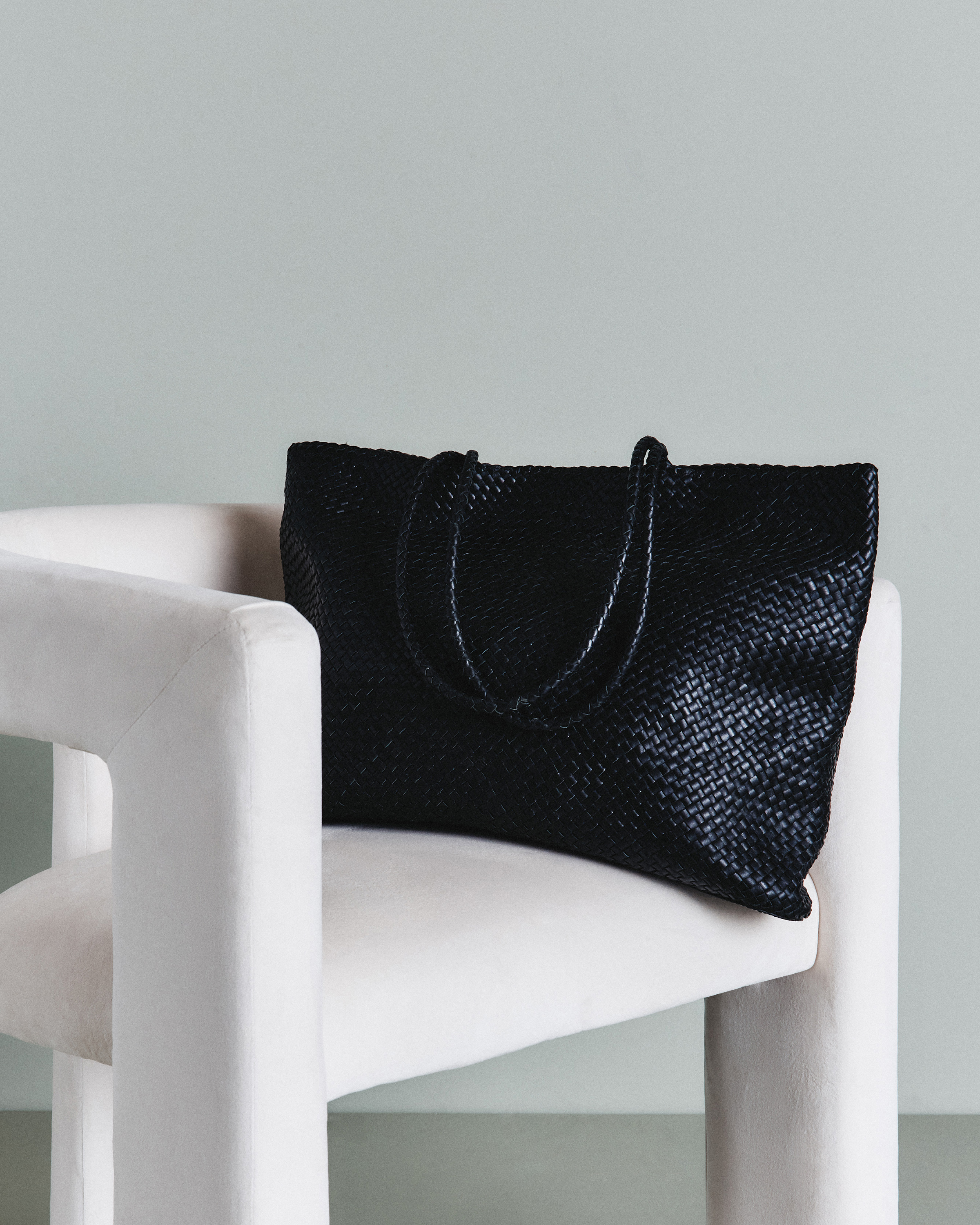 Italian Leather Handwoven Tote in Black display picture 1
