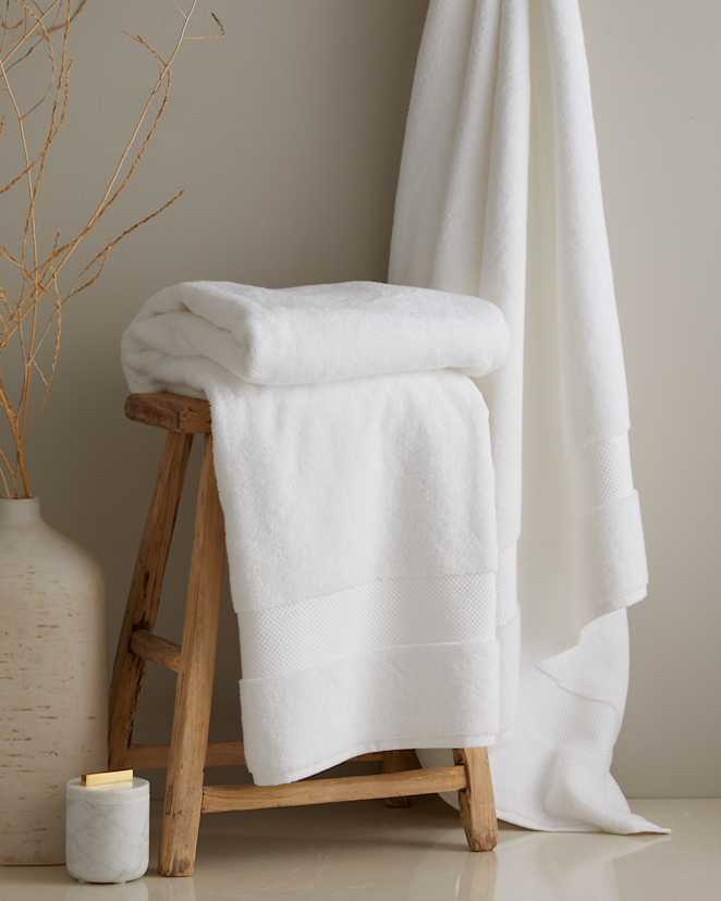 Towels UltraLuxePlush White BathSheets 2340