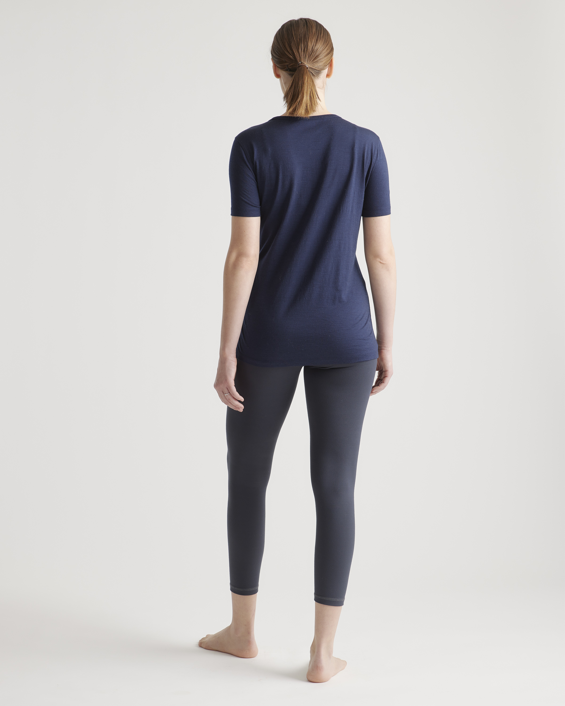 T-Shirt Laine Mérinos Femme + Chaussettes Rando Mérinos – Respirant, Anti-Odeur, Ultra-Confort (Large, Gris Anthracite Col V)
