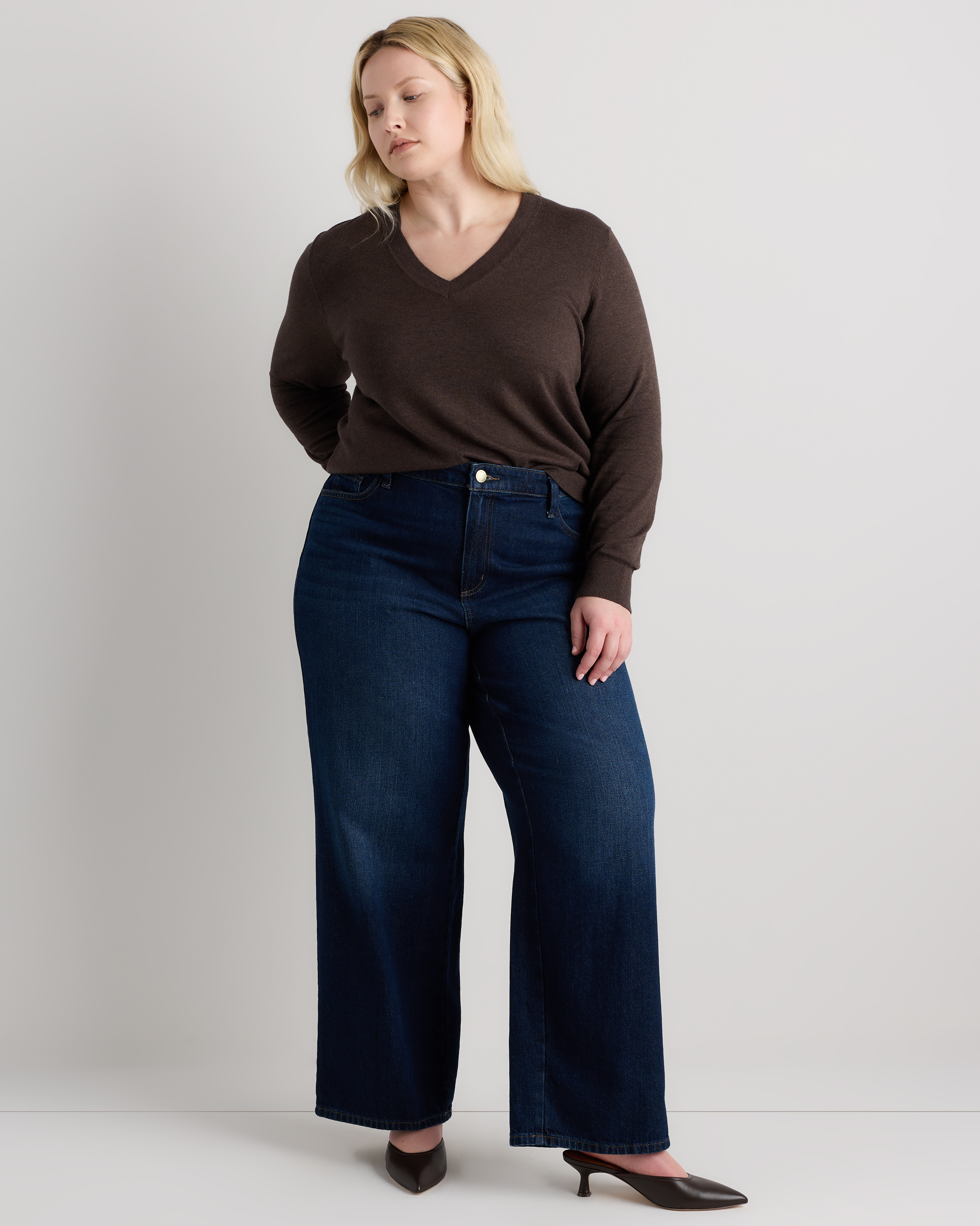 Lightweight Cotton Cashmere V-Neck Sweater in Mocha Heather