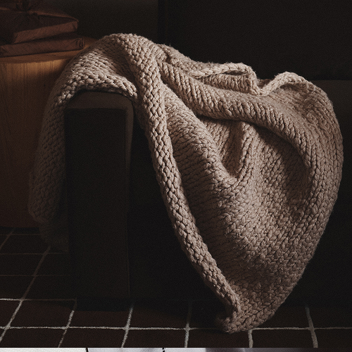 holiday hosting blankets & pillows