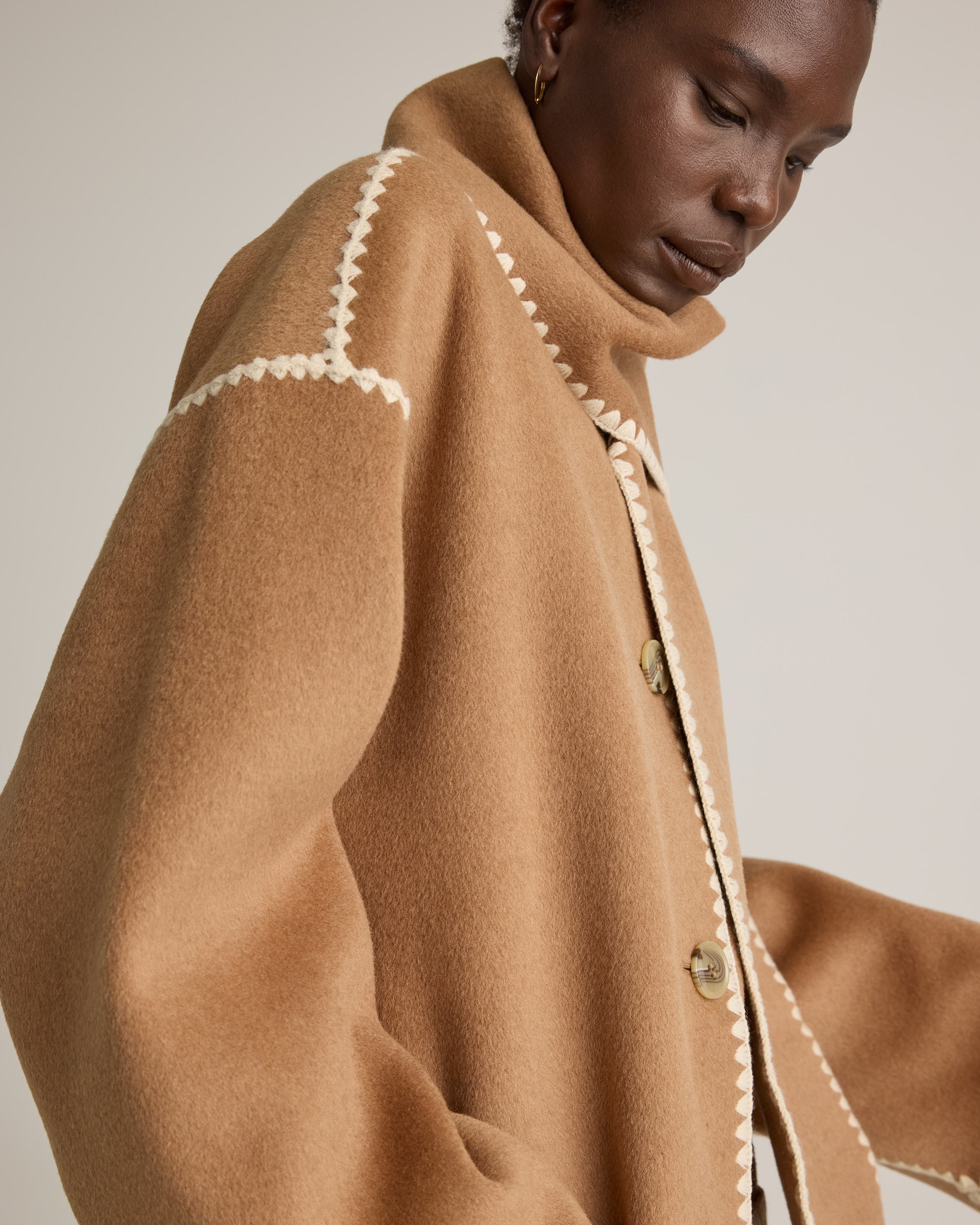 【YENN】キャメル DOUBLE FACE CAPE JACKET YENN】キャメル DOUBLE FACE CAPE JACKET Double-Faced Merino Wool