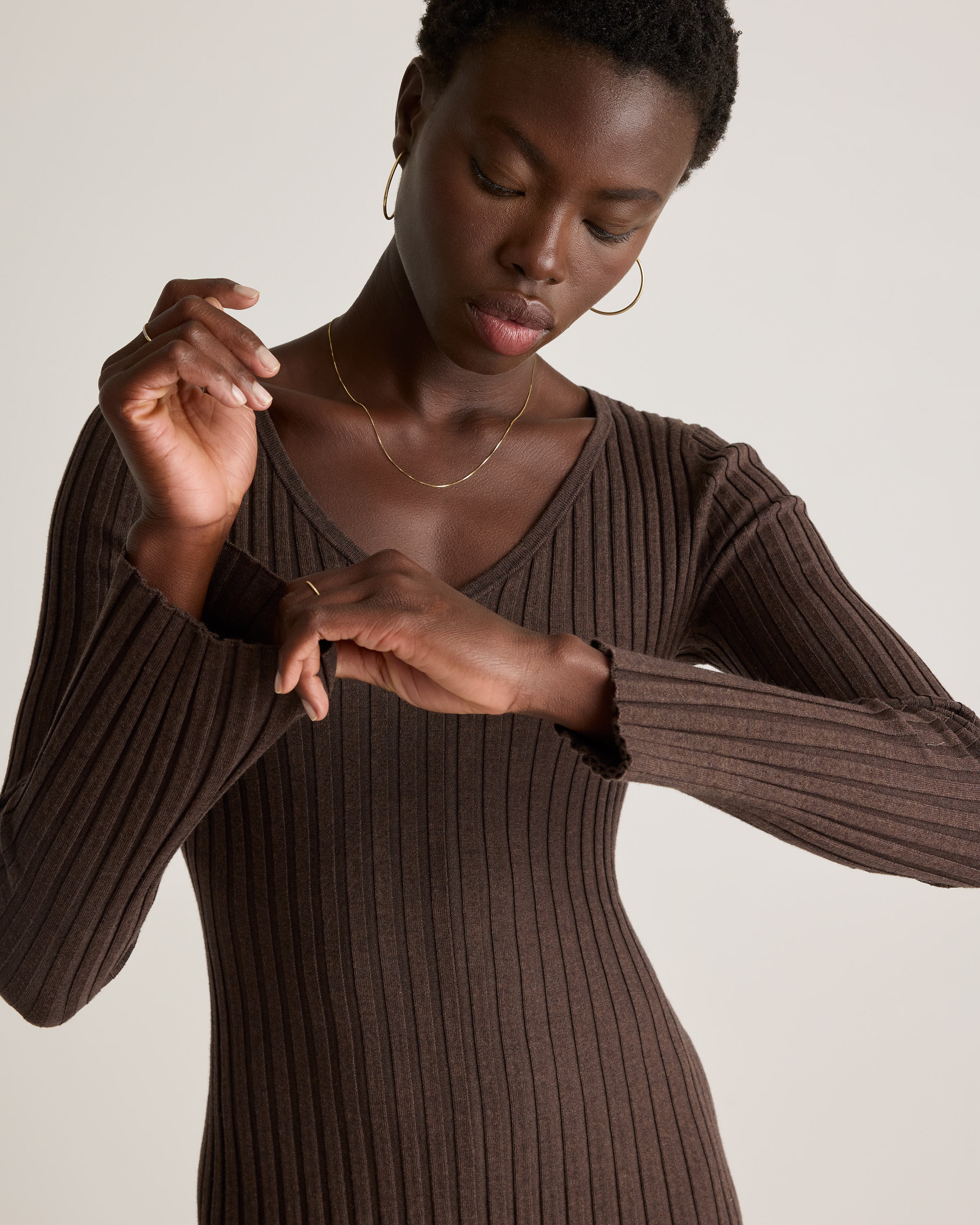 Cotton Cashmere Ribbed Long Sleeve V-Neck Midi Dress in Mocha Heather