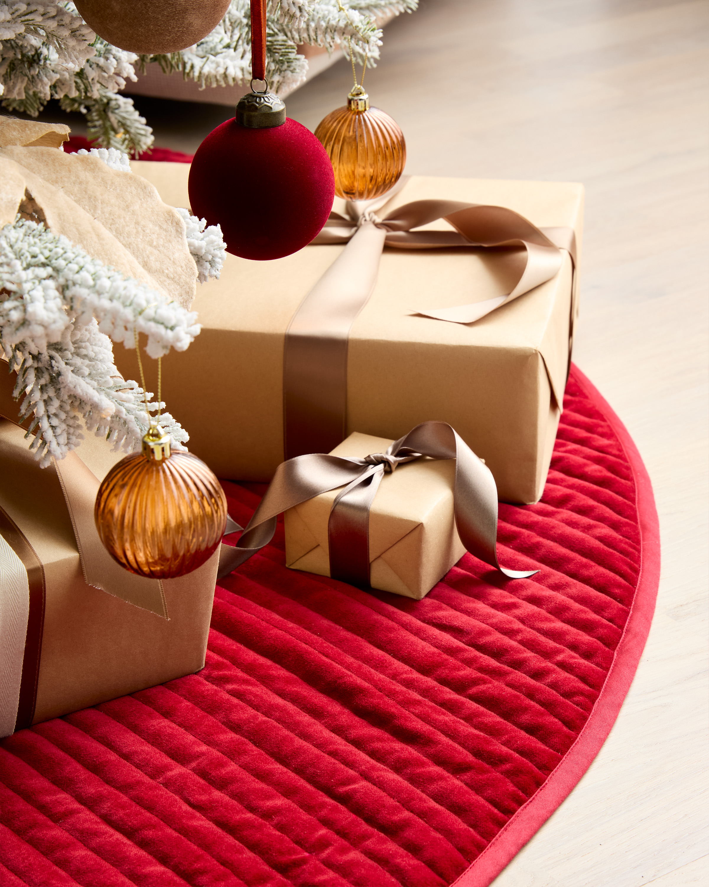 Quince Cotton Velvet Tree Skirt - Thumbnail 3