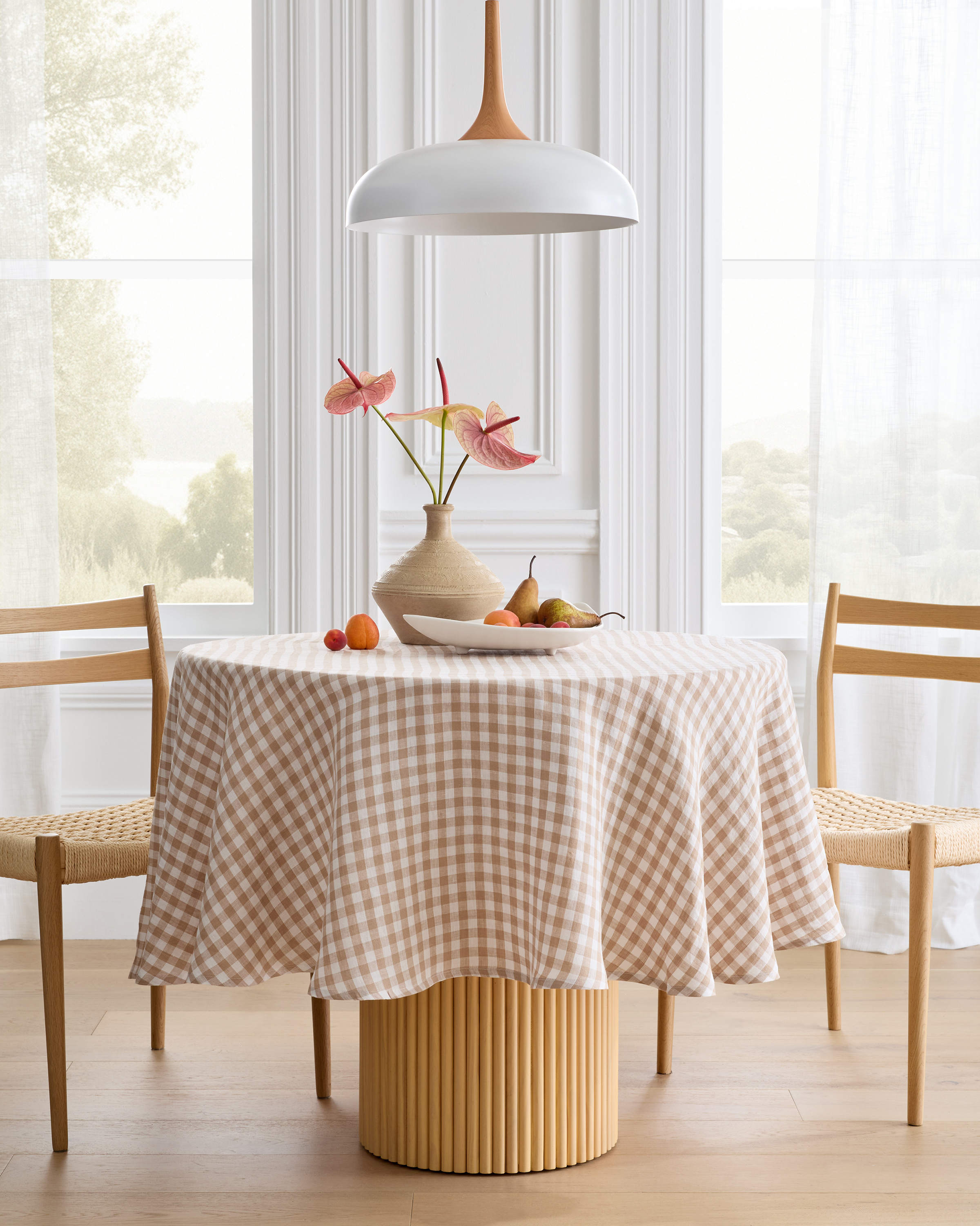 European Linen Tablecloth - 70" Round, Cafe Gingham