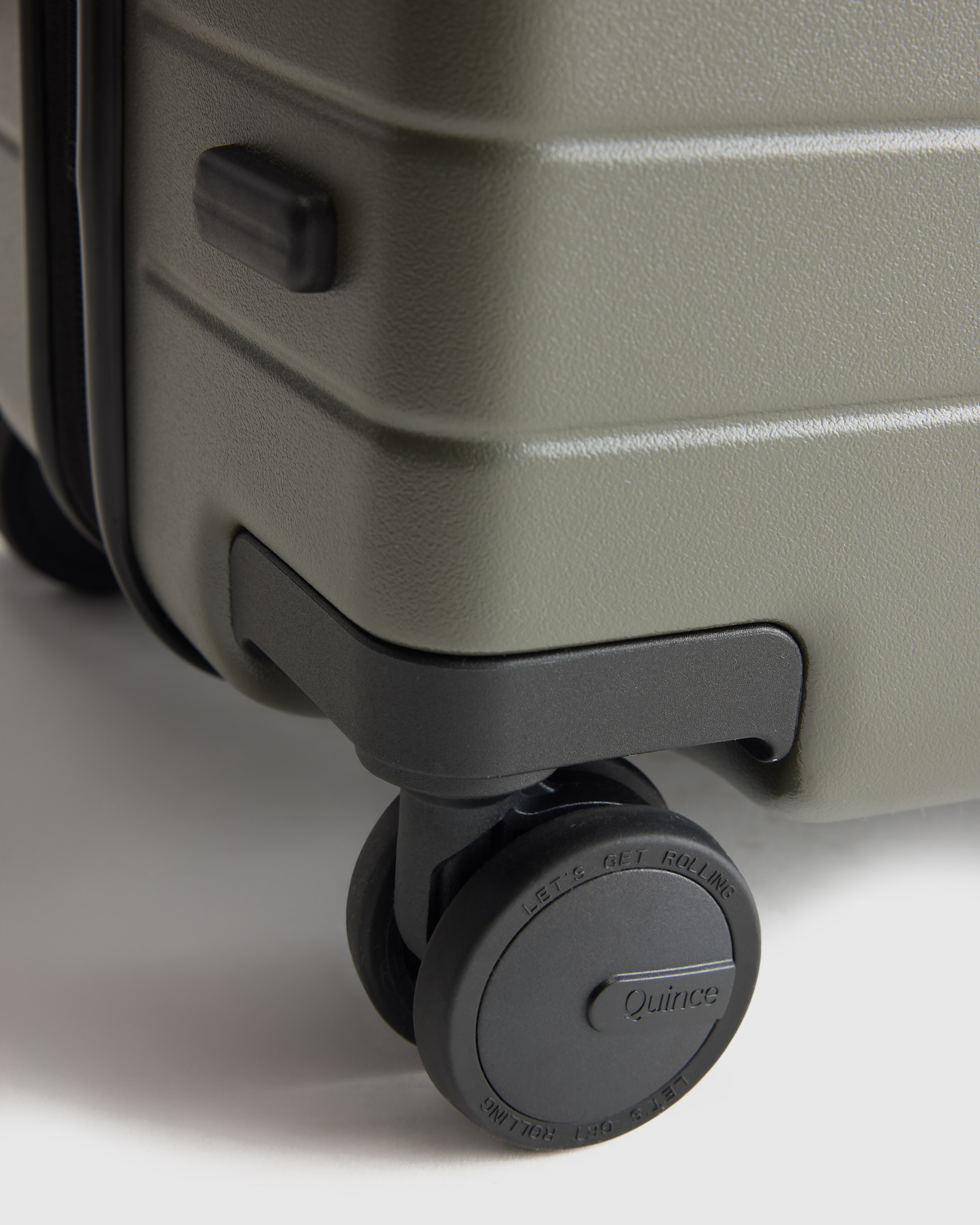 Expandable Medium Check-In Suitcase in Olive