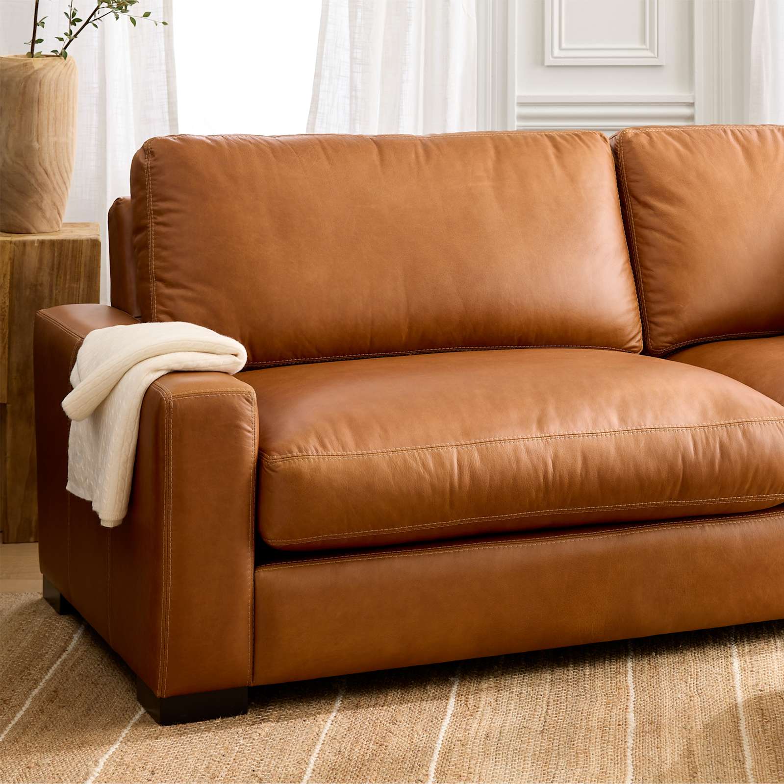 leather couch detail 1