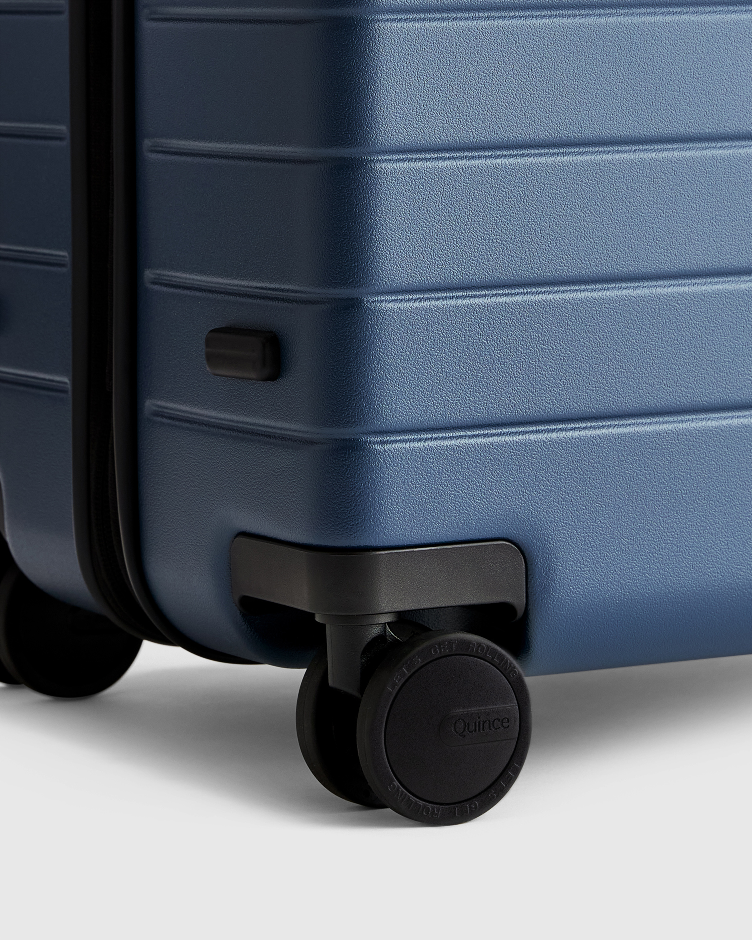 Expandable Medium Check-In Suitcase - thumbnail 10