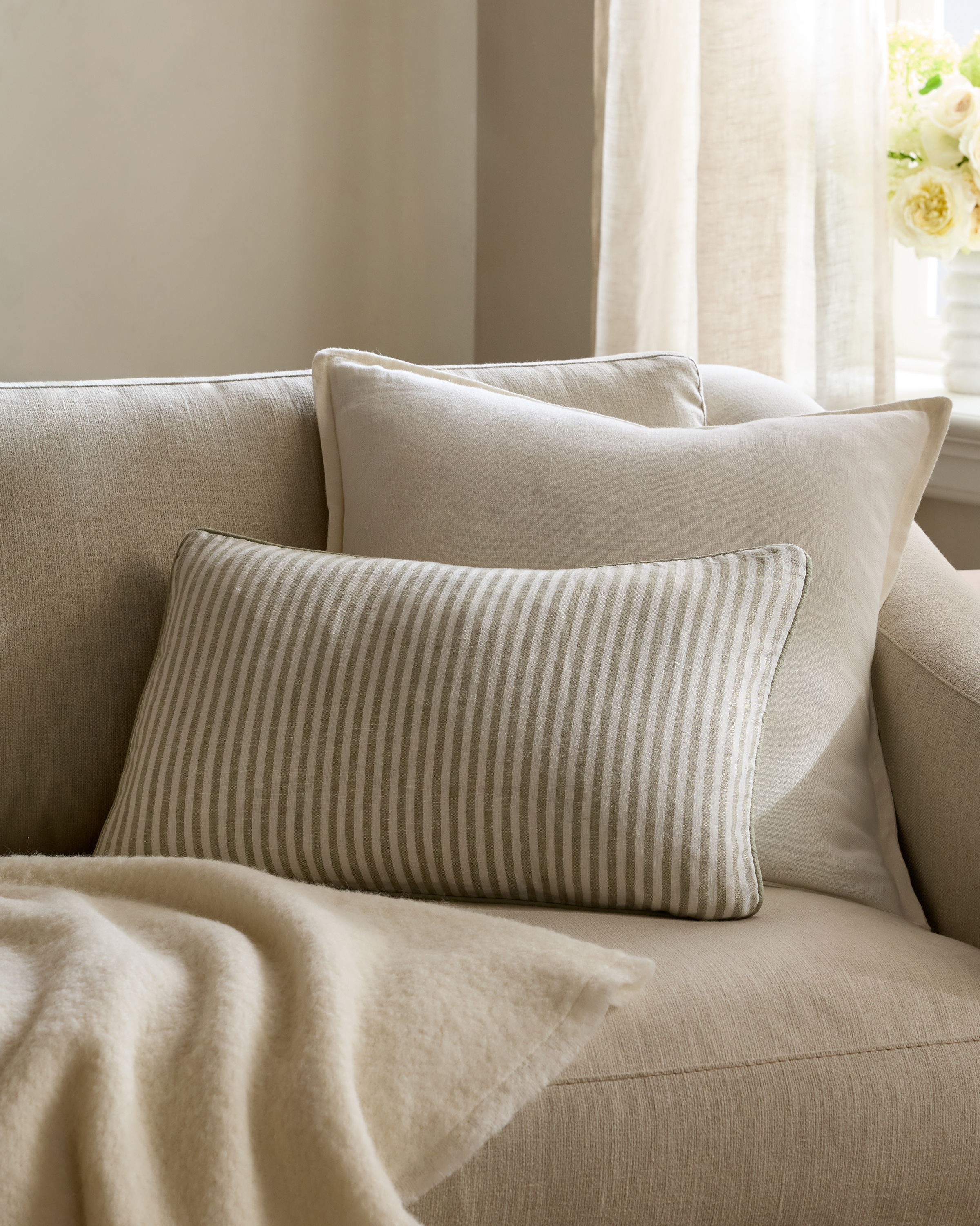 Willowleaf/White Stripe Piped Linen Stripe Pillow Cover