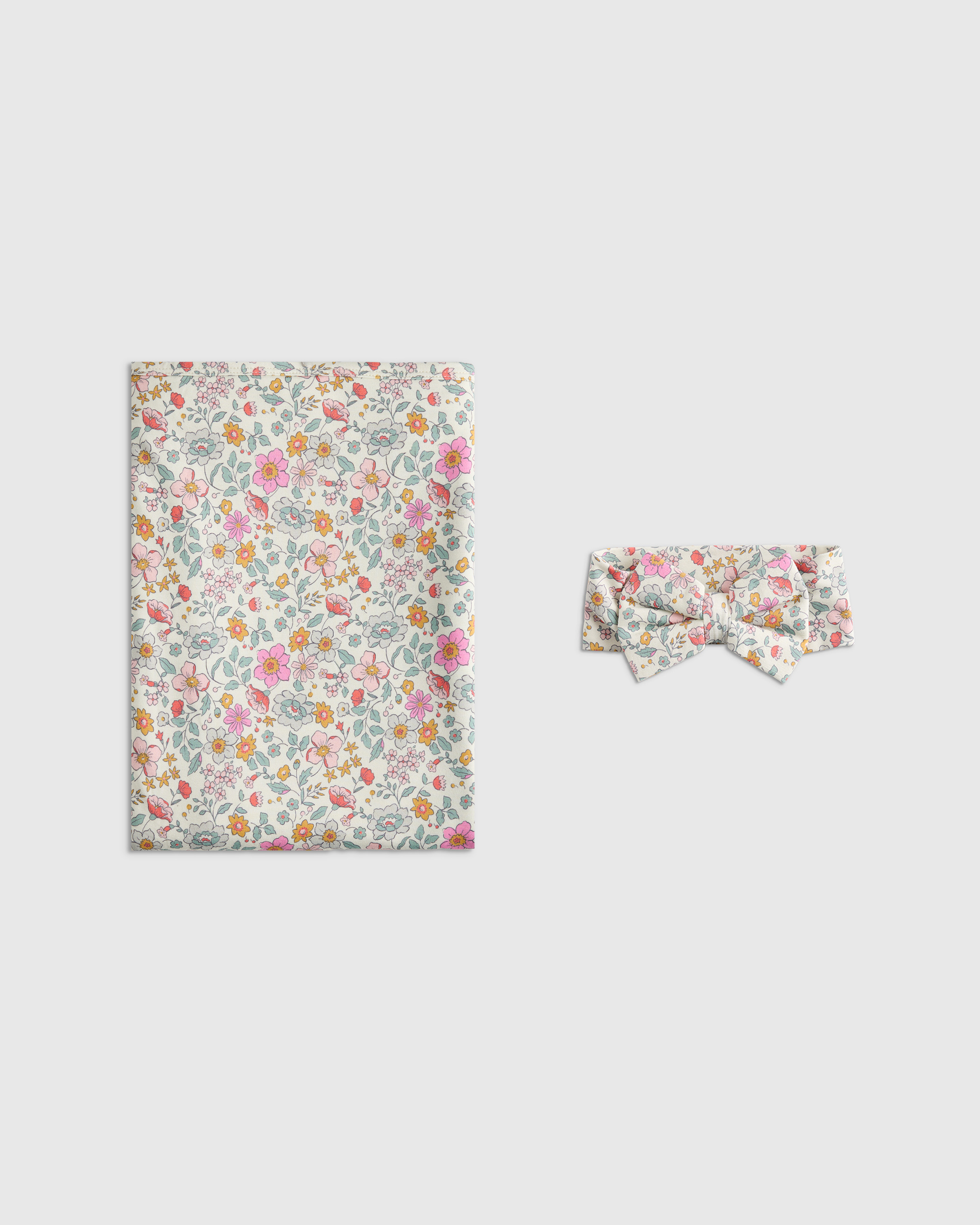 Soft Ditsy Floral Bamboo Swaddle & Bow Layette Set