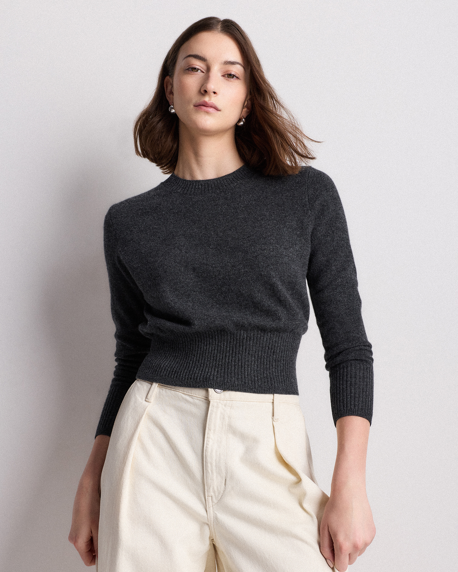 Quince Women's Mongolian Cashmere Shrunken Crewneck Sweater In Gray