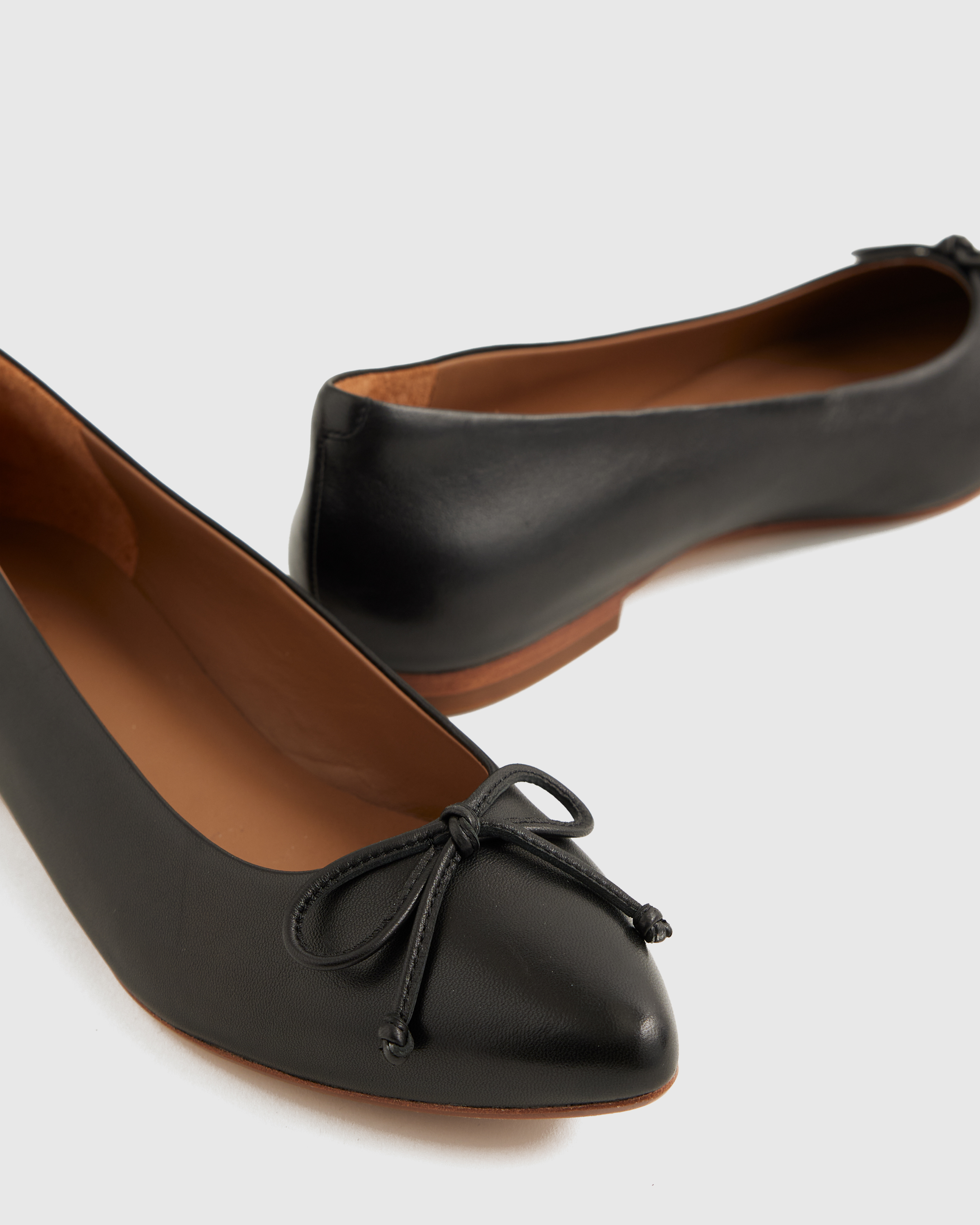 Italian Leather Pointed Bow Flat