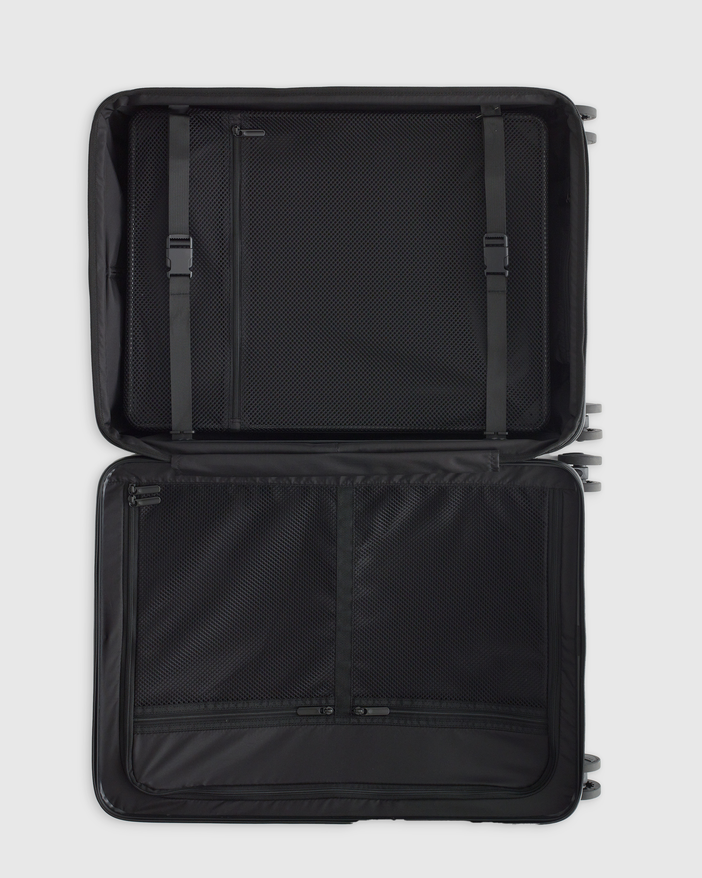 Expandable Medium Check-In Suitcase in Navy
