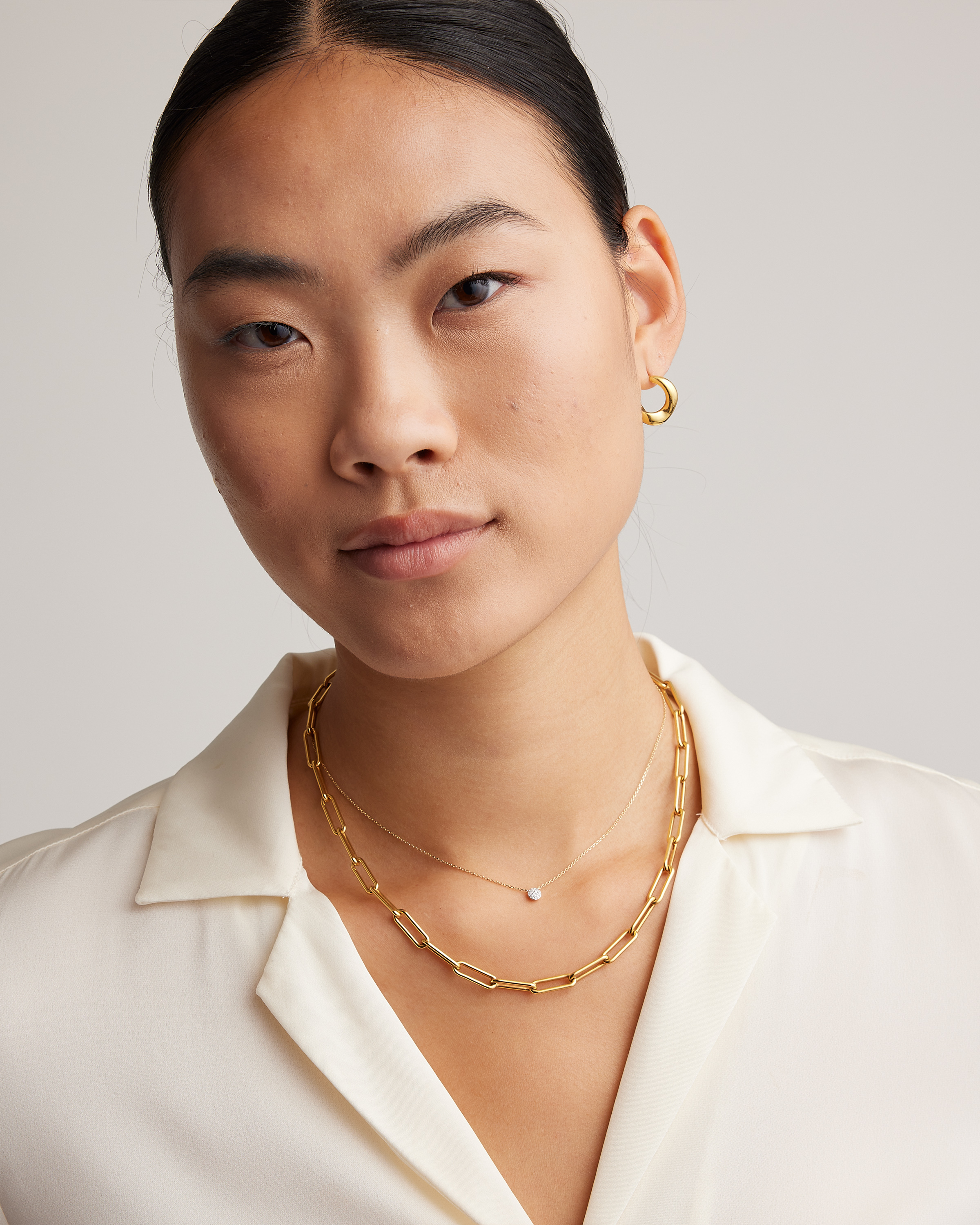 14K Gold Petite Pave Diamond Disc Necklace - thumbnail 3