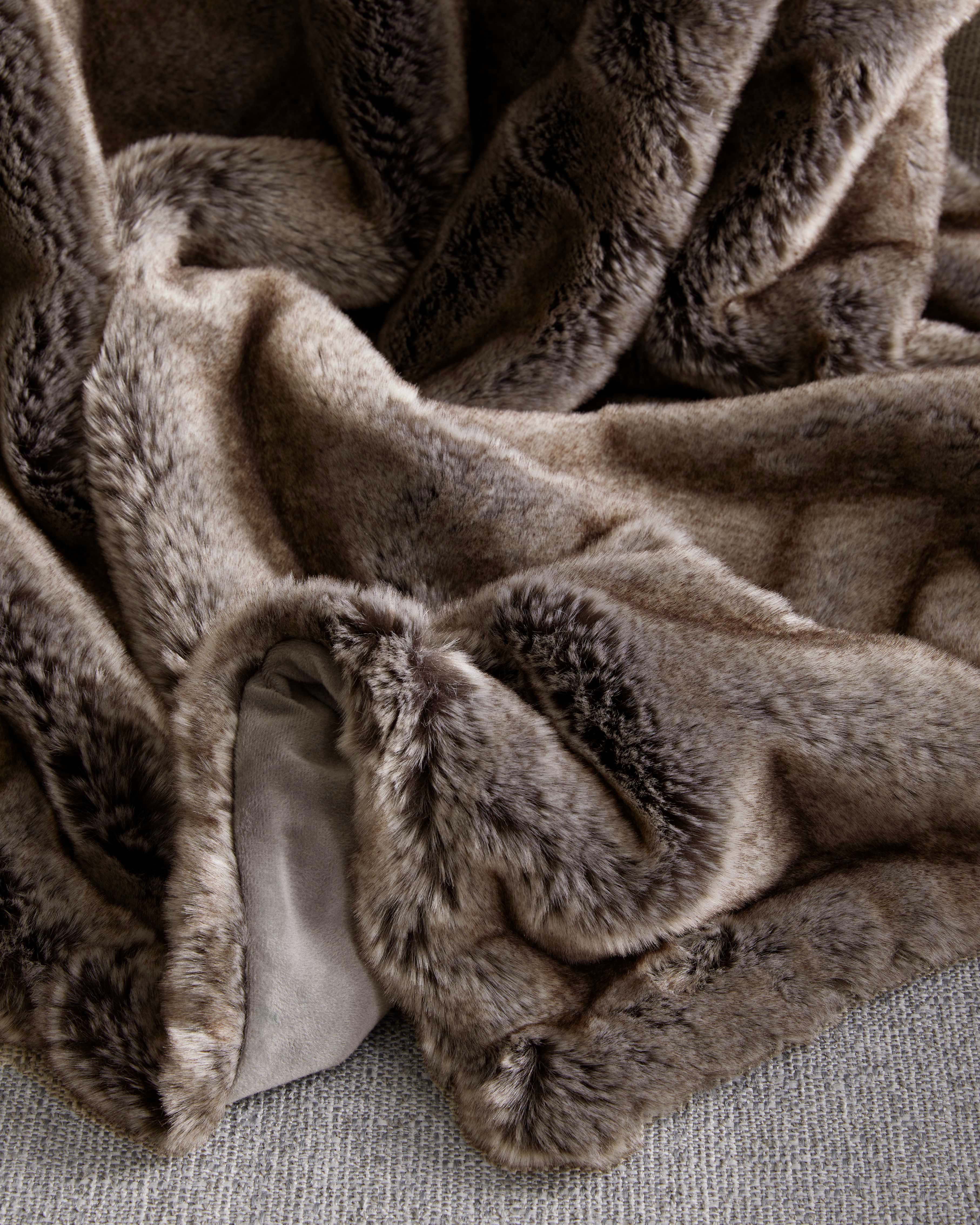 Luxe Faux Fur Throw