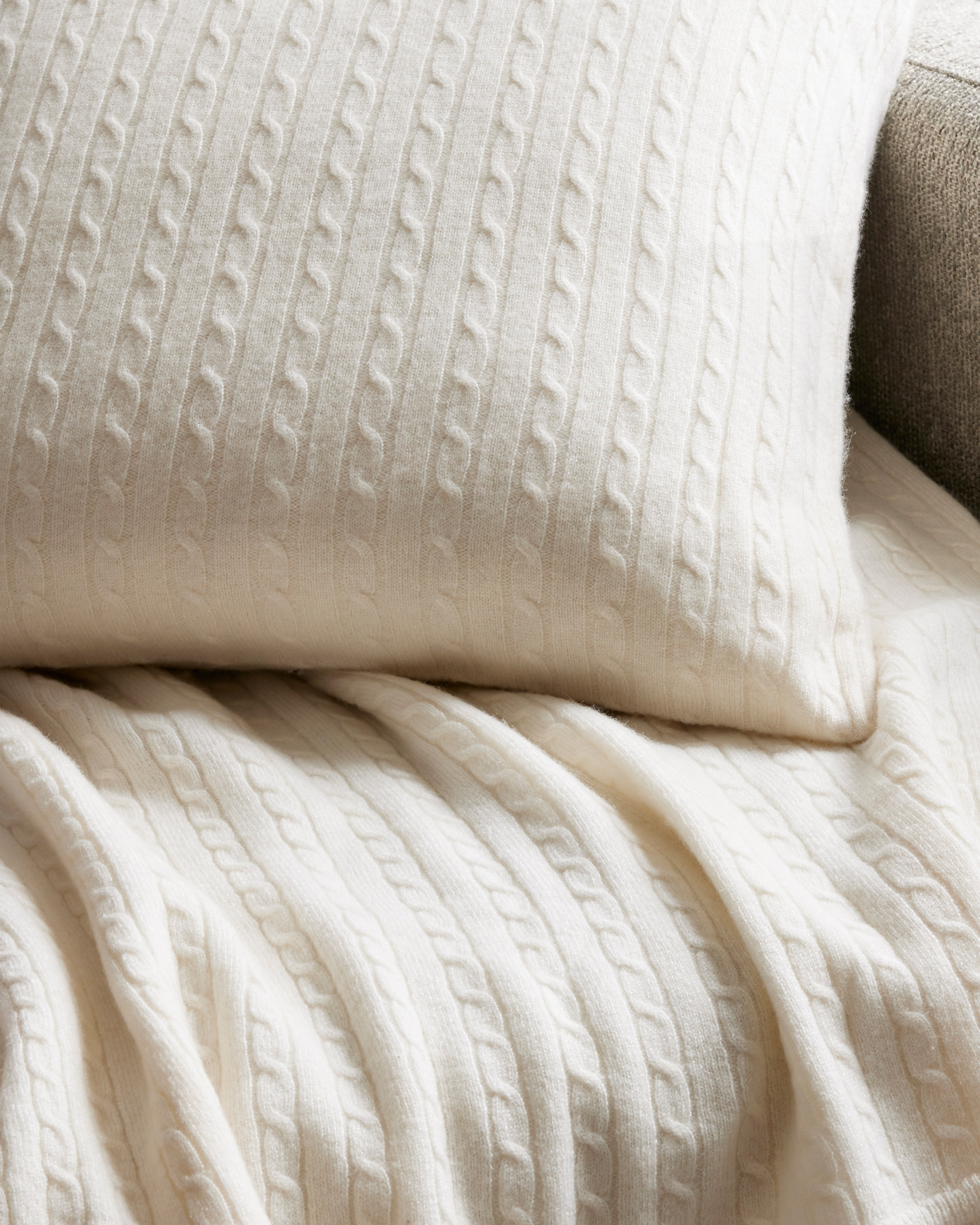 Quince Cable Knit Cashmere Throw & Pillow Cover - Thumbnail 2