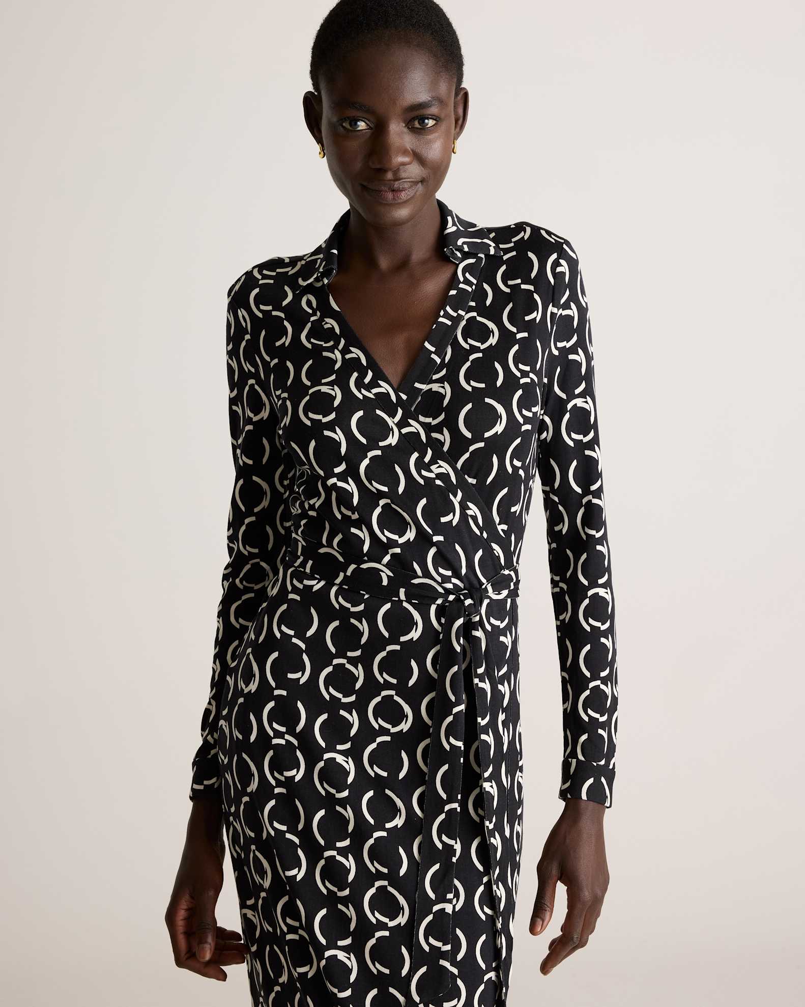 Women's 100% Silk Jersey Midi Wrap Dress in Circular Contrast, Size Small by Quince Women's 100% Silk Jersey Midi Wrap Dress in Circular Contrast, Size Small by Quince