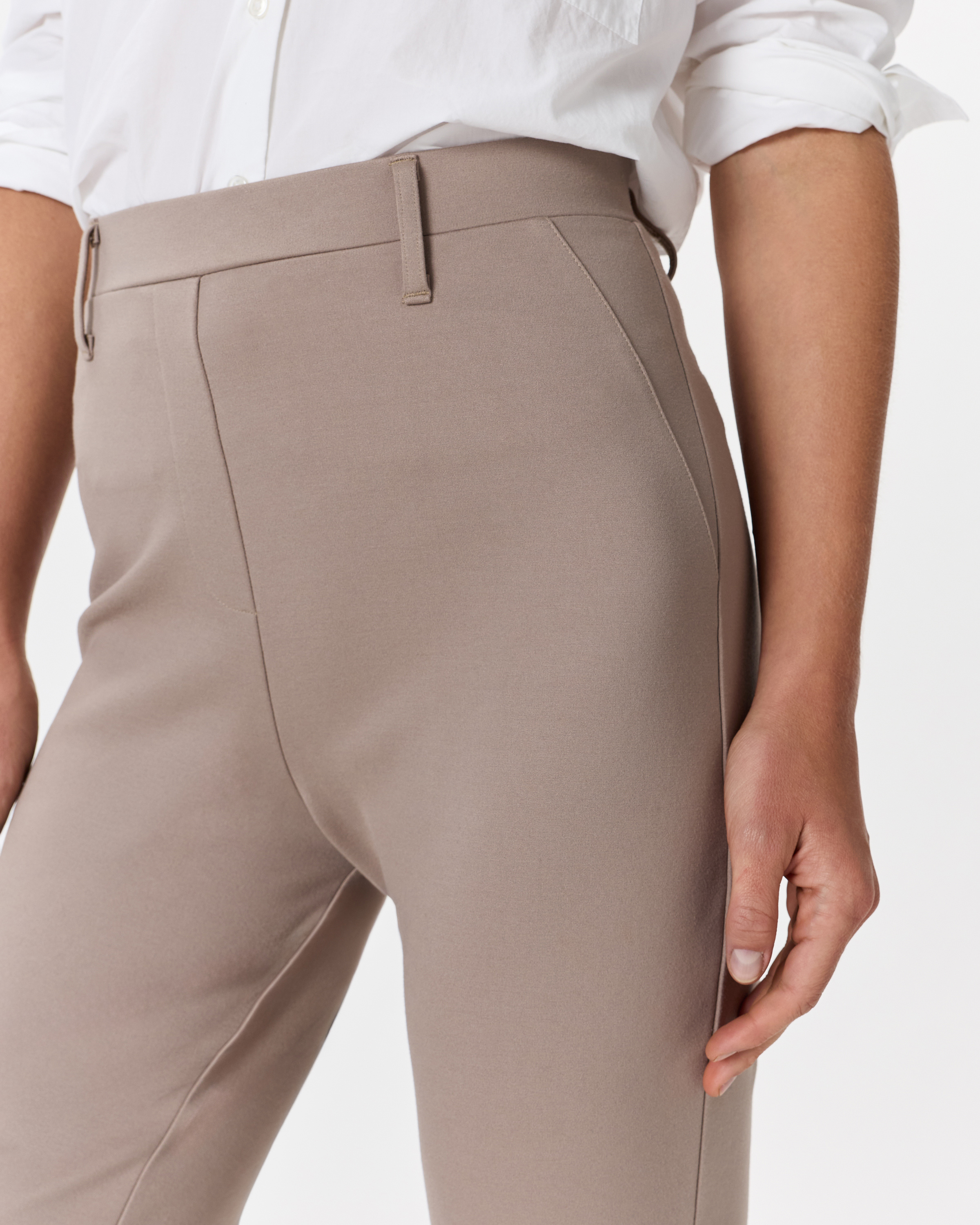 【新品】CARORIE LIGHT PONTE TAPERED PANTS[L] CARORIE LIGHT PONTE TAPERED PANTS Lサイズ carorie (カロリイ)
