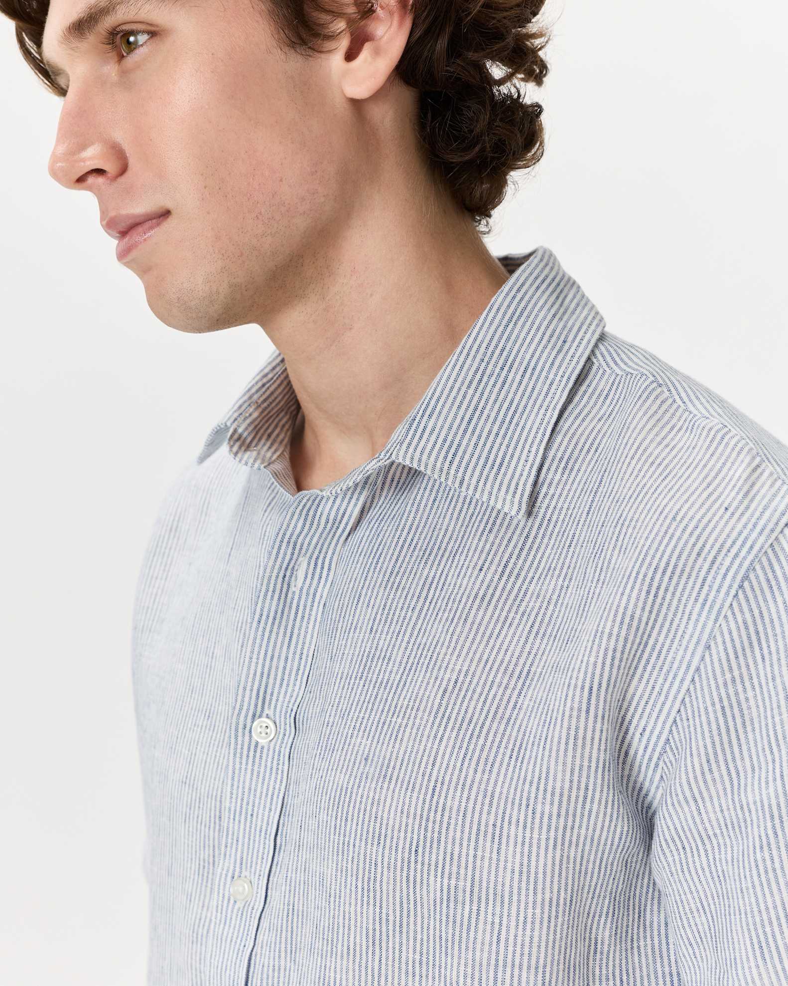 Men's 100% European Linen Relaxed Short Sleeve Shirt in Blue Pinstripe, Size XS by Quince Men's 100% European Linen Relaxed Short Sleeve Shirt in Blue Pinstripe, Size XS by Quince