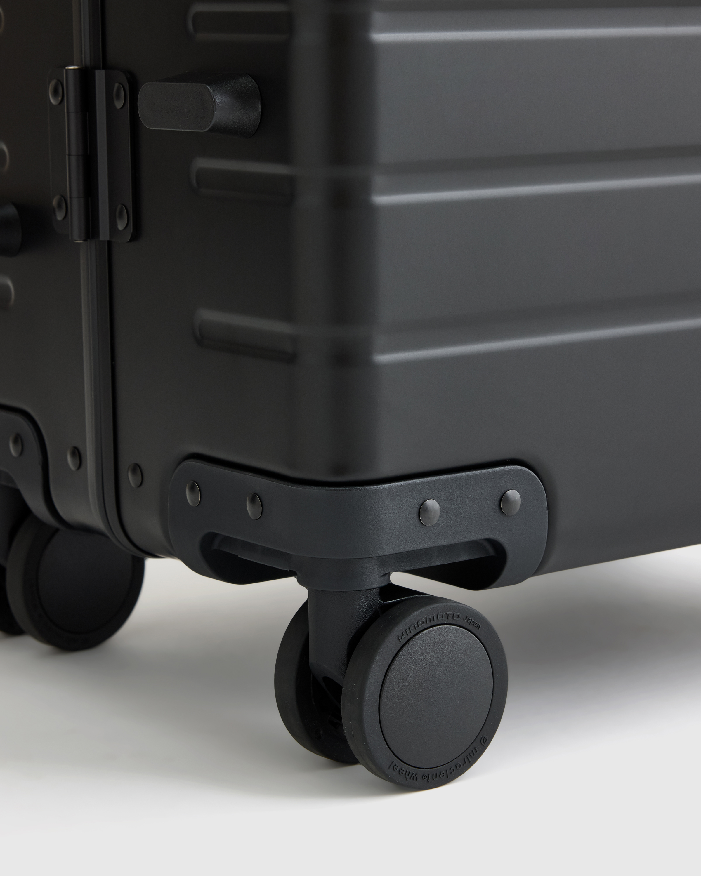 Aluminum Carry-On Suitcase - thumbnail 10